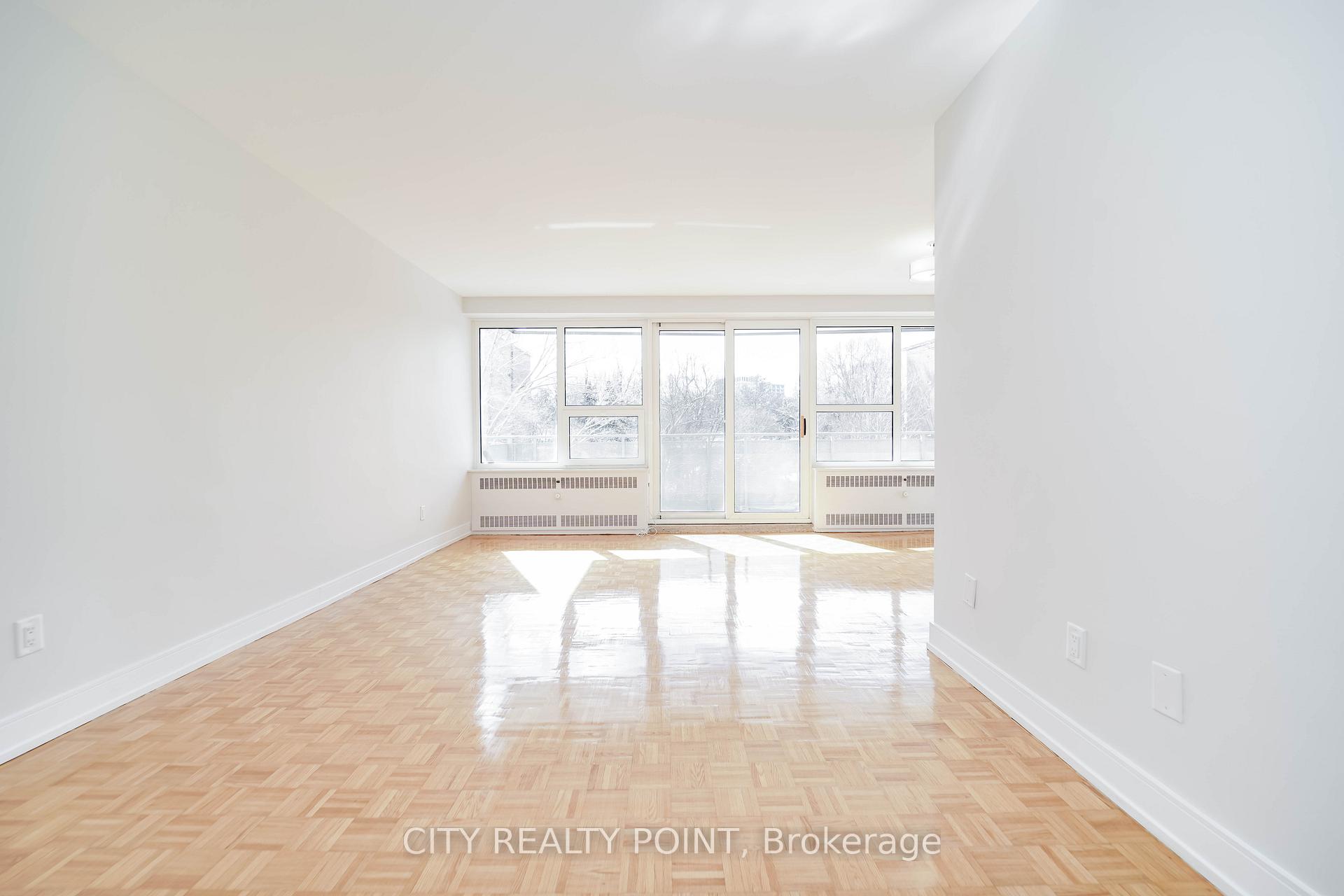 907 - 10 Shallmar Boulevard, Toronto 3