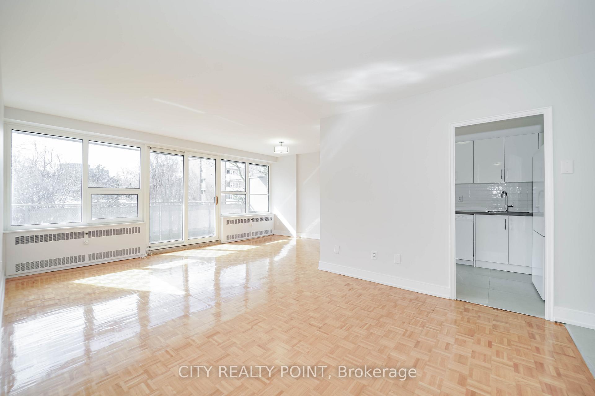 907 - 10 Shallmar Boulevard, Toronto 4