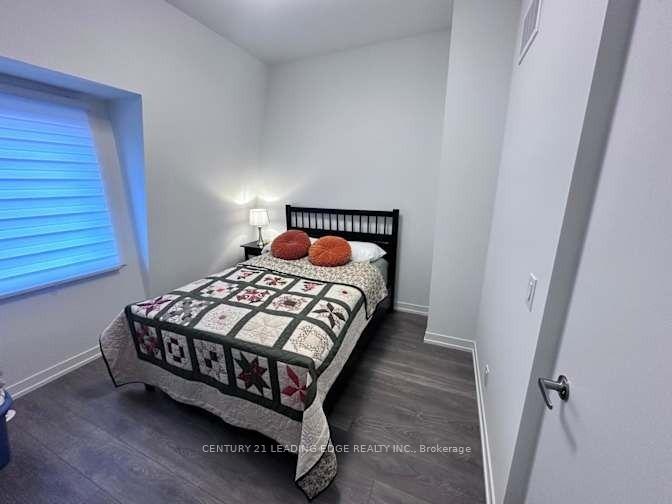 Room 4 - 9 Spruce Pines Crescent, Toronto 2