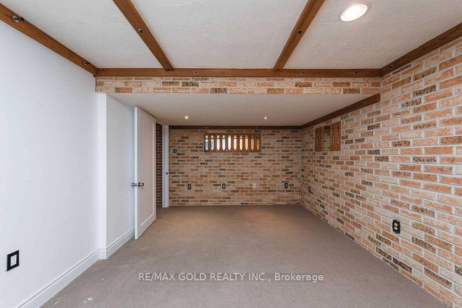 28 Devonshire Drive, Brampton 2