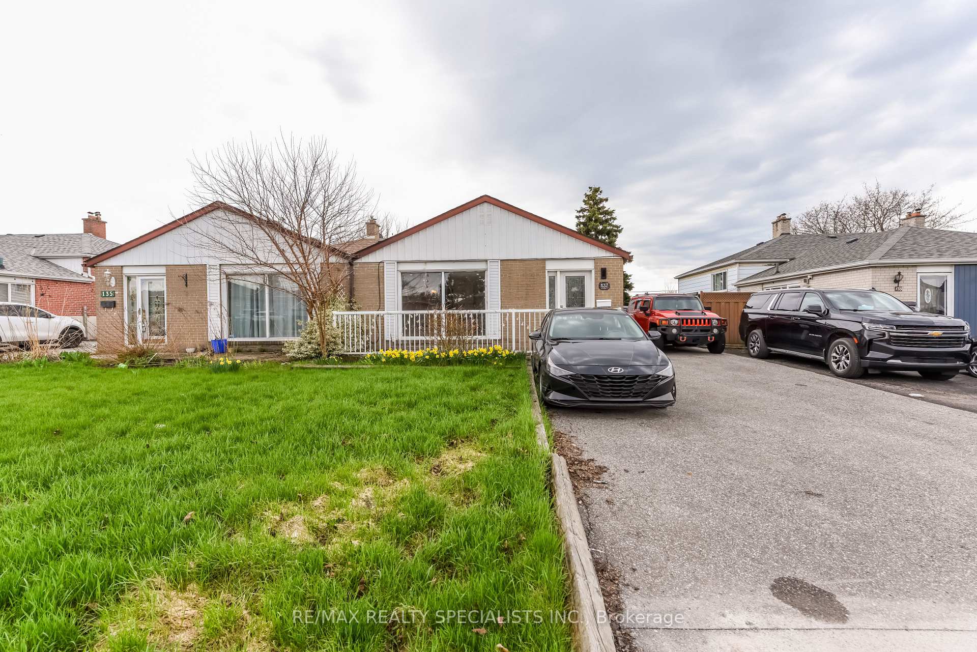Upper Portion - 137 Avondale Boulevard, Brampton 4