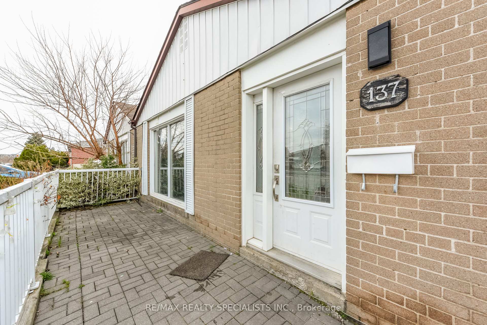 Upper Portion - 137 Avondale Boulevard, Brampton 5