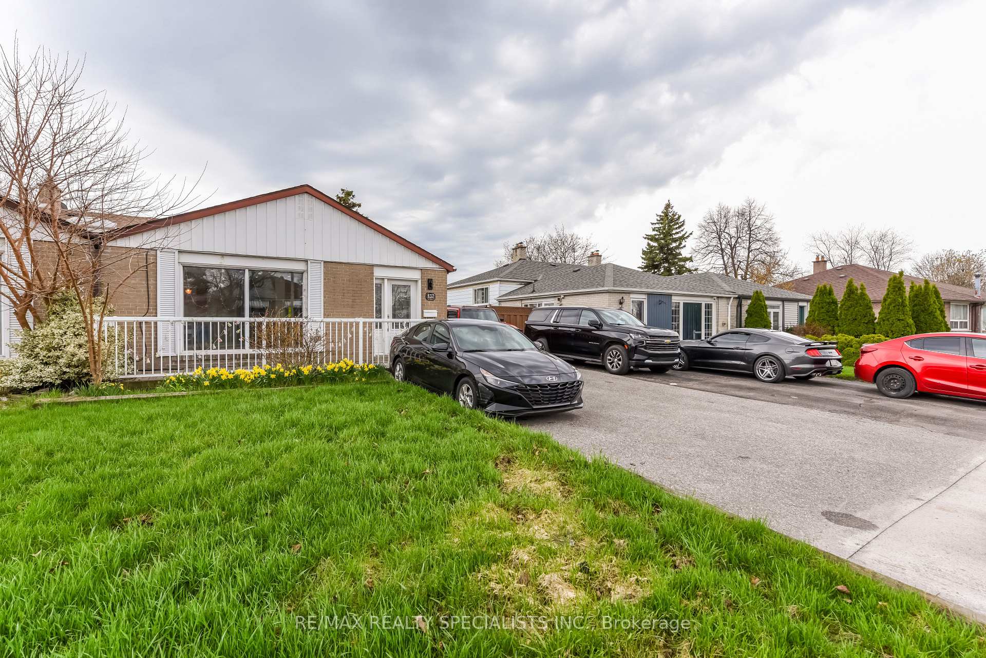 Upper Portion - 137 Avondale Boulevard, Brampton 3
