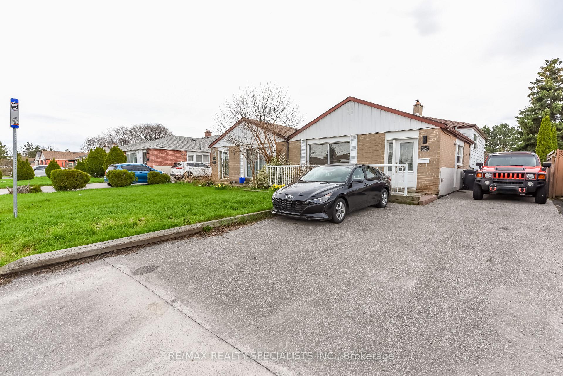 Upper Portion - 137 Avondale Boulevard, Brampton 2