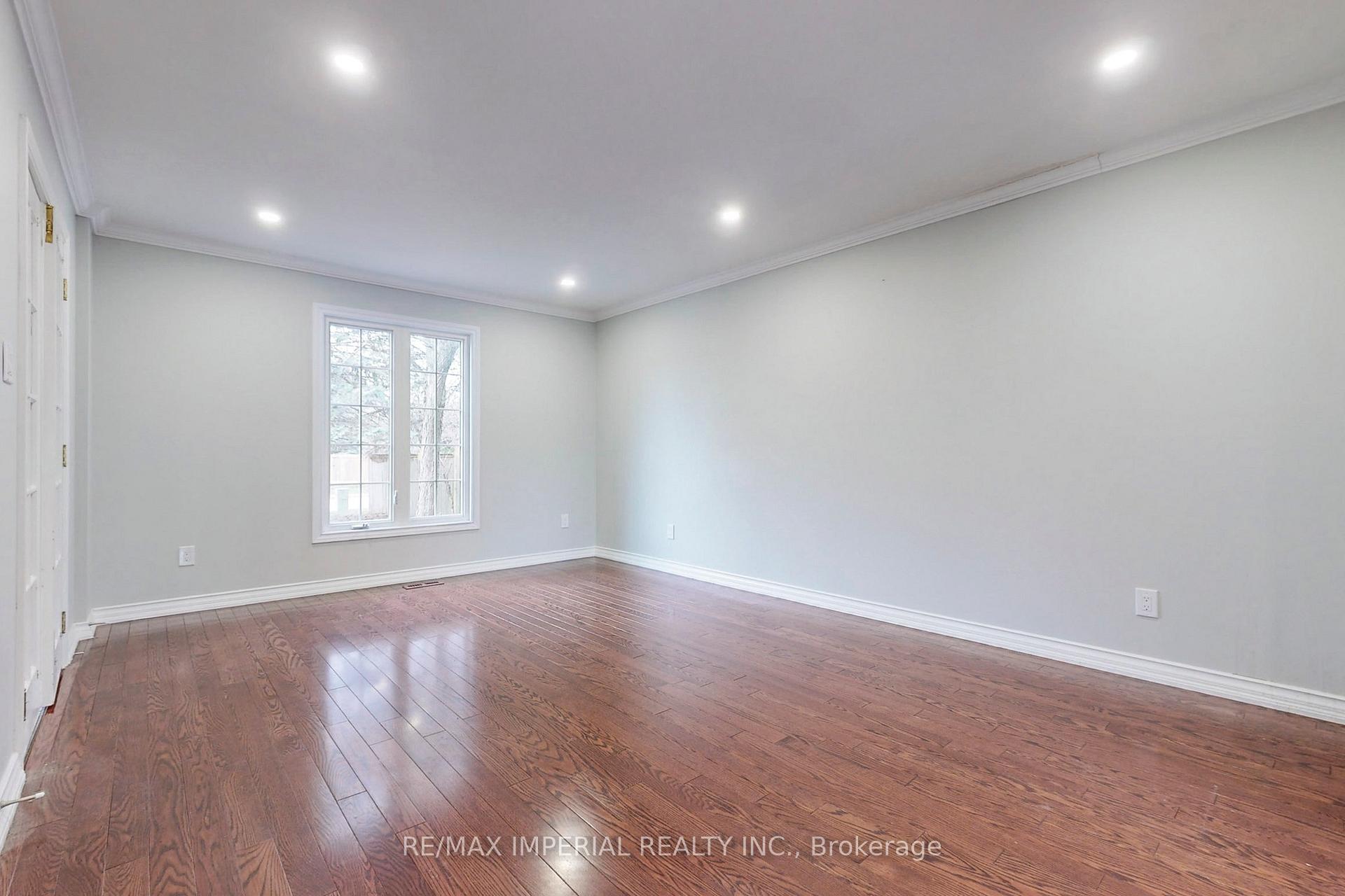 2 Craigleith Crescent, Richmond Hill 3