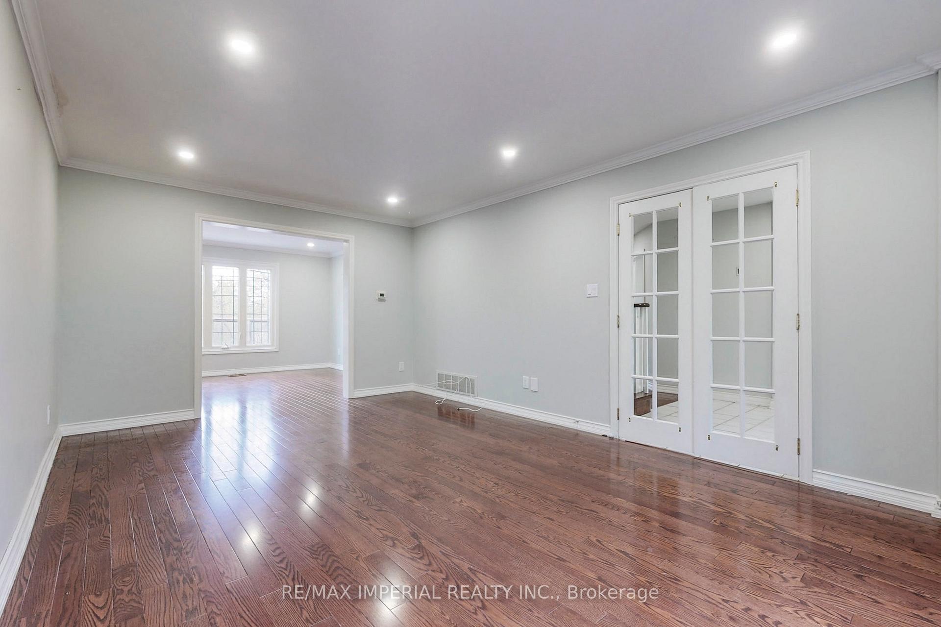 2 Craigleith Crescent, Richmond Hill 5