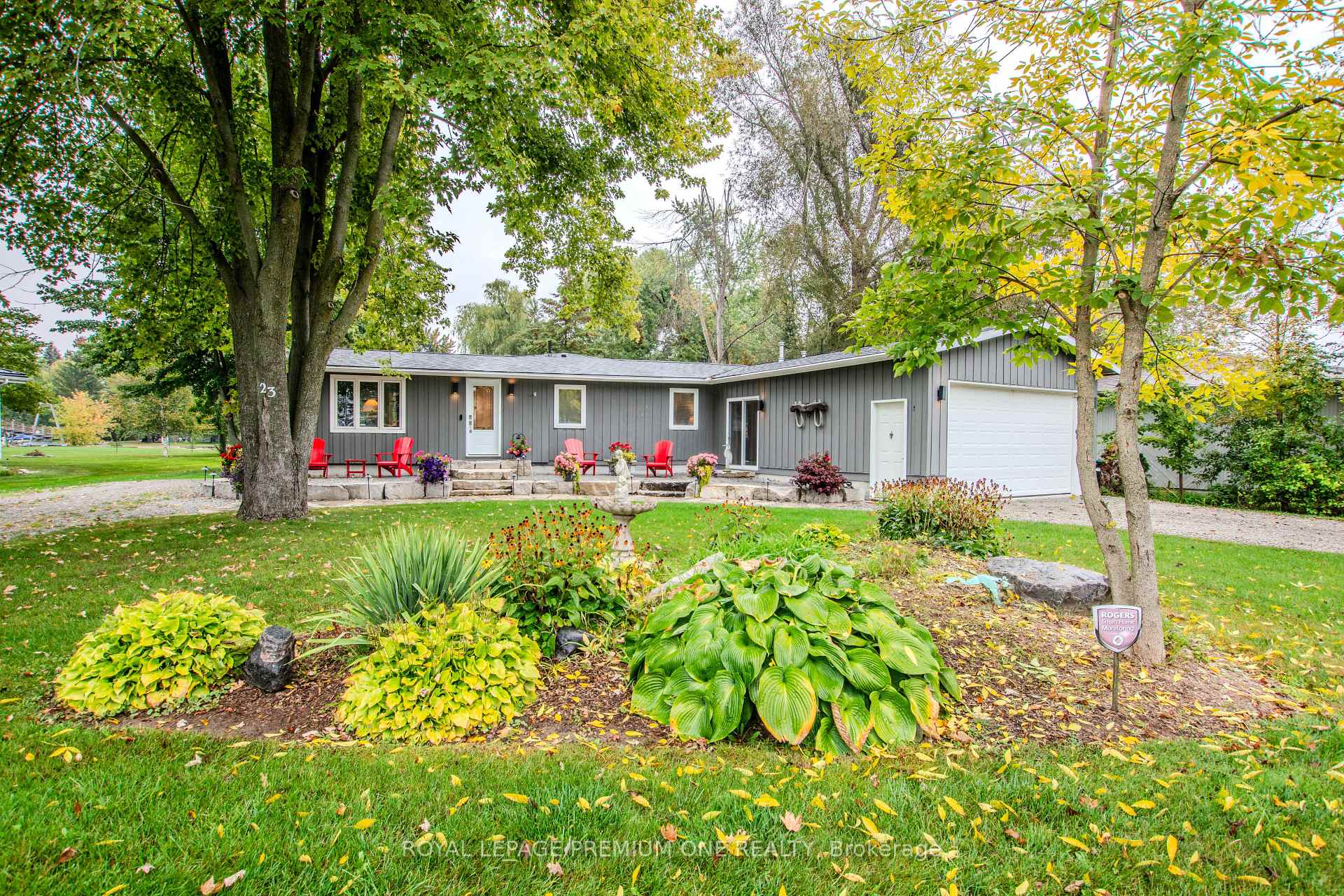 23 Poplar Crescent — photo 1