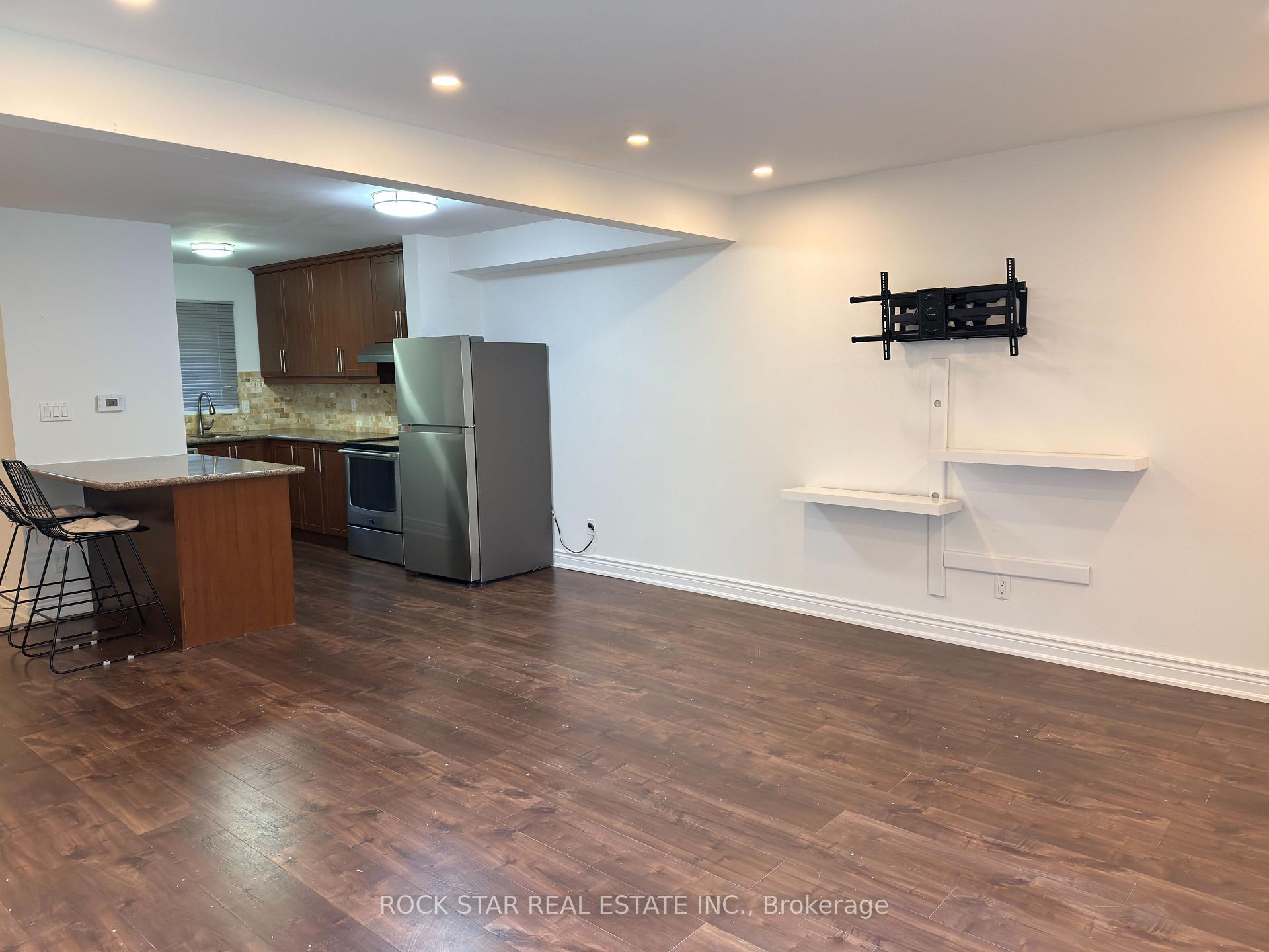 Upper - 15 Hardcastle Court, Brampton 3