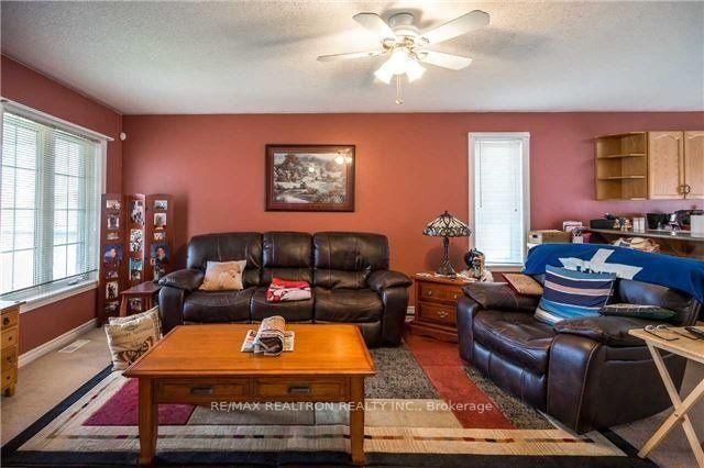 A - 49 Hanmer Street E, Barrie 2