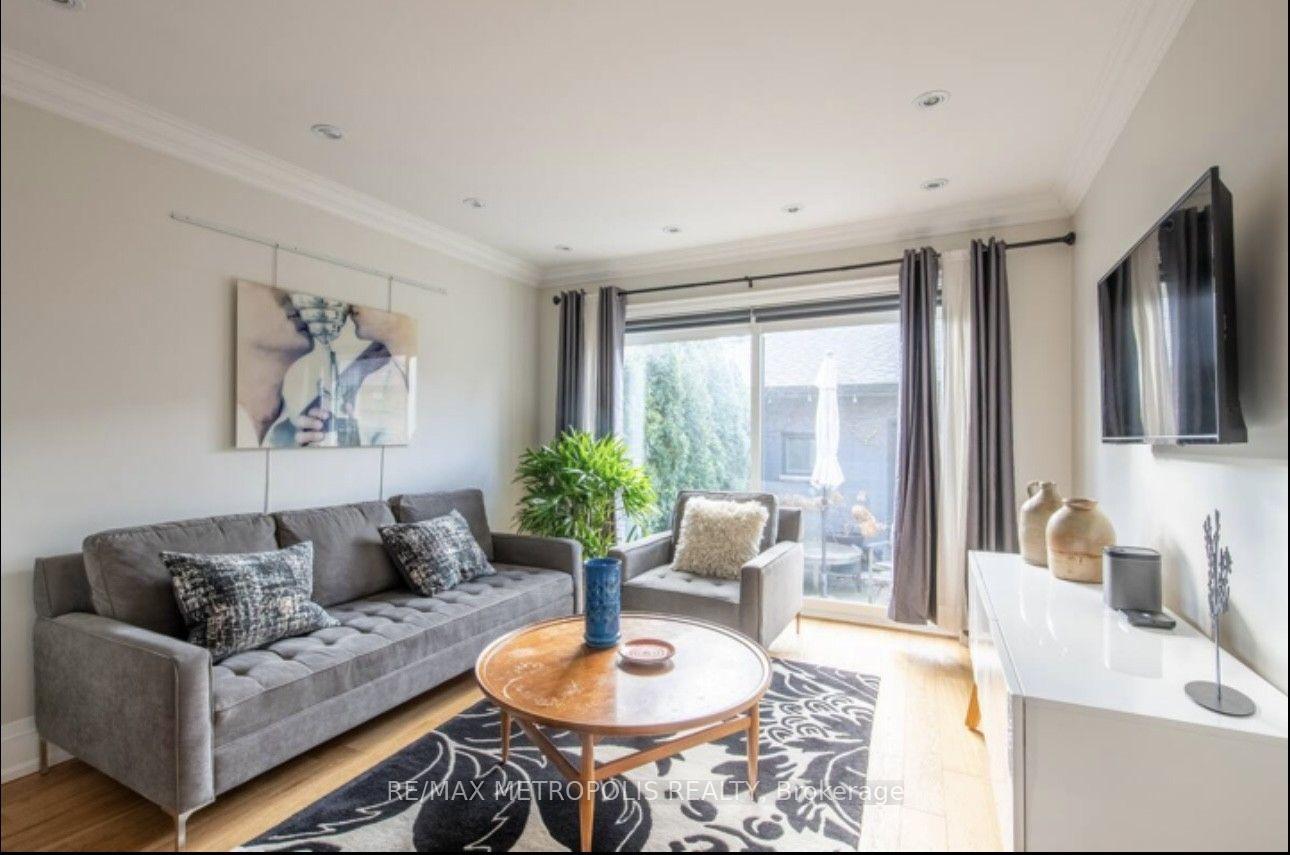 Main Floor - 72 Grace Street, Toronto 3