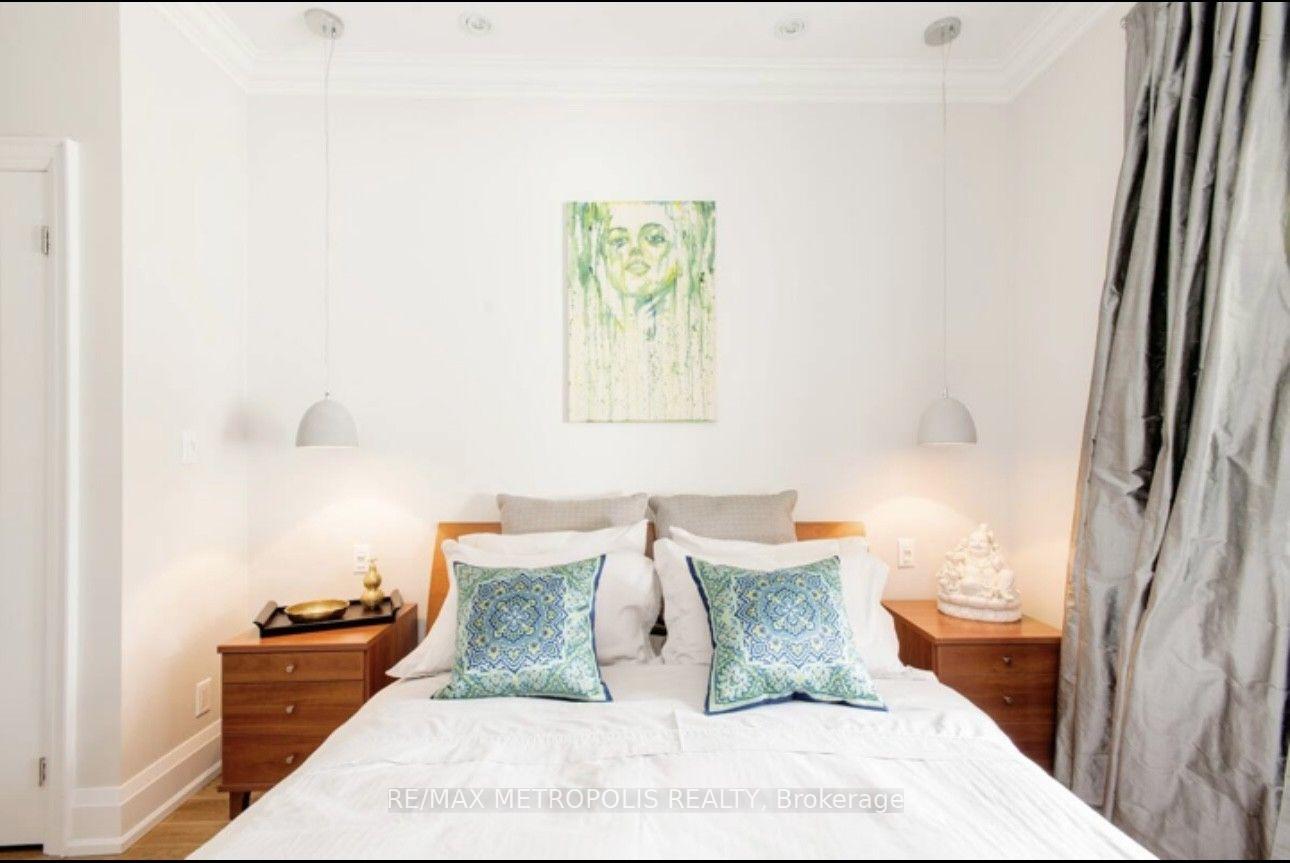 Main Floor - 72 Grace Street, Toronto 5