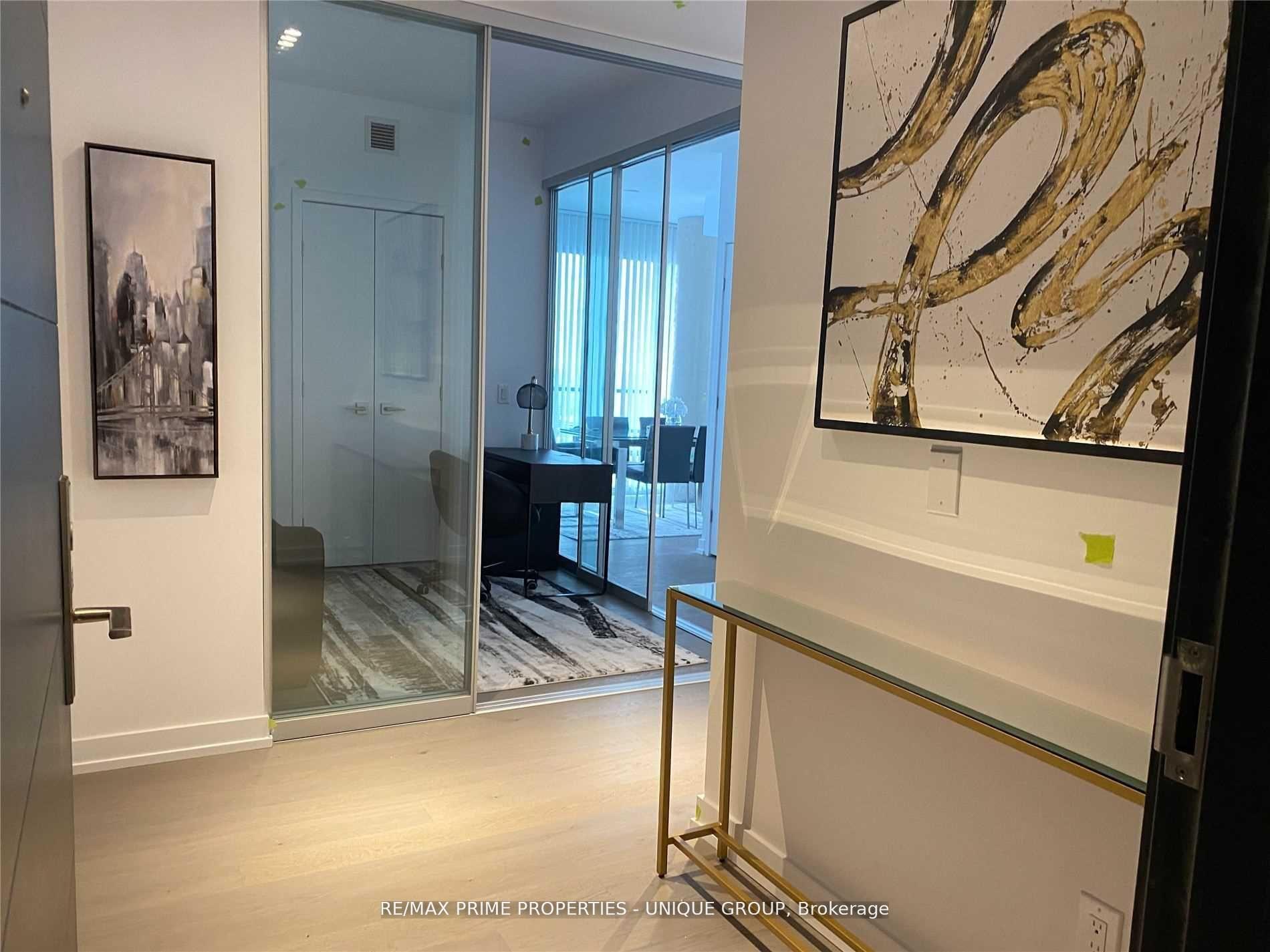 5002 - 488 University Avenue, Toronto 3