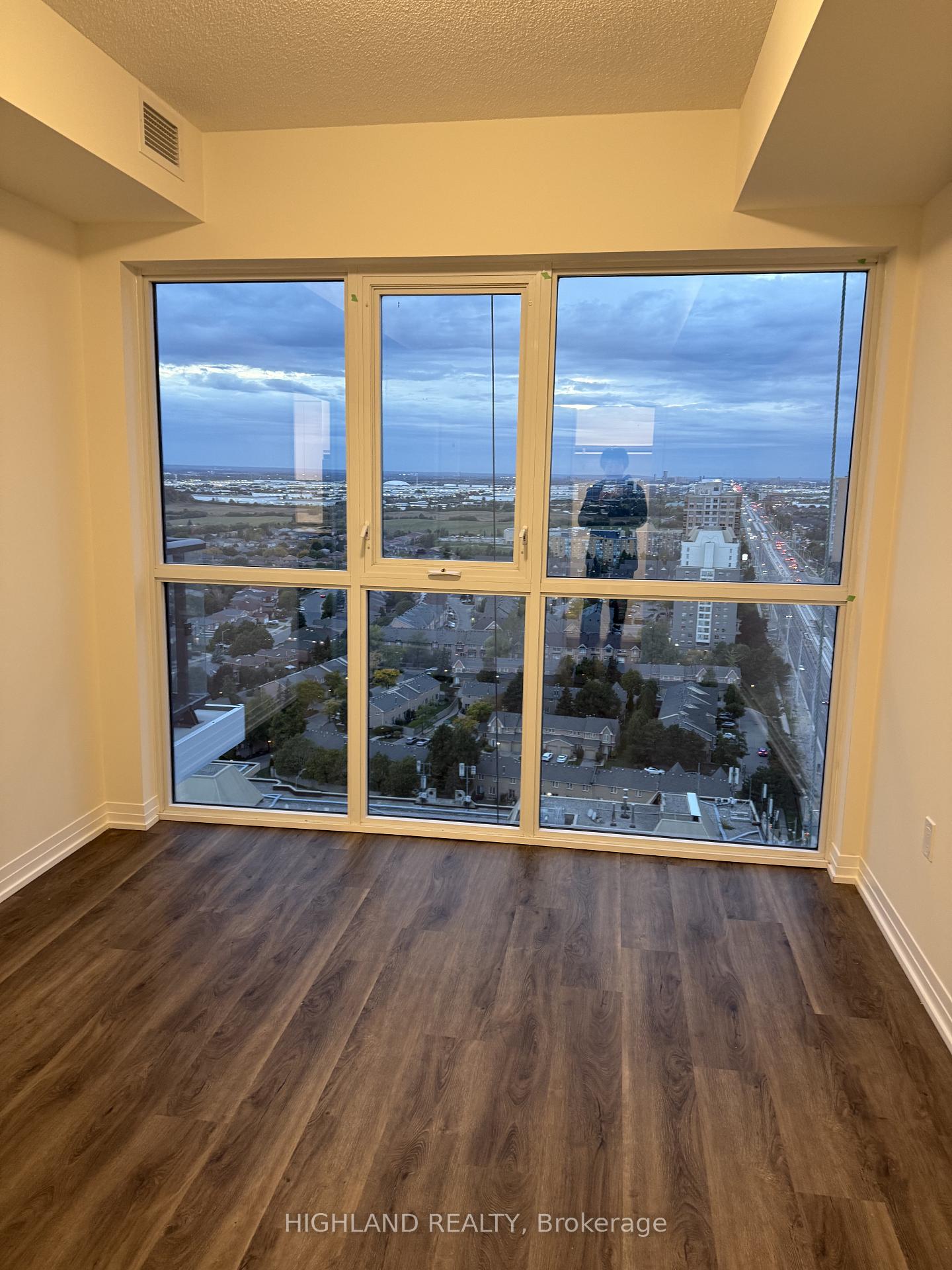 2208 - 15 Watergarden Drive, Mississauga 5