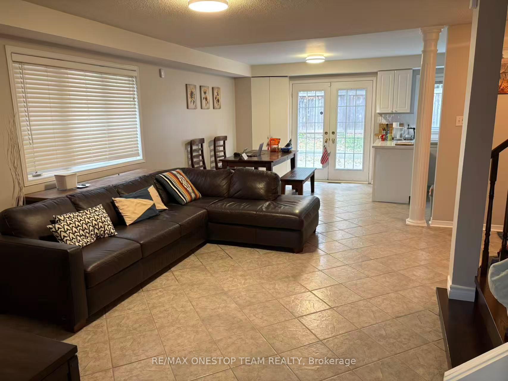 6988 Tassel Crescent, Mississauga 5