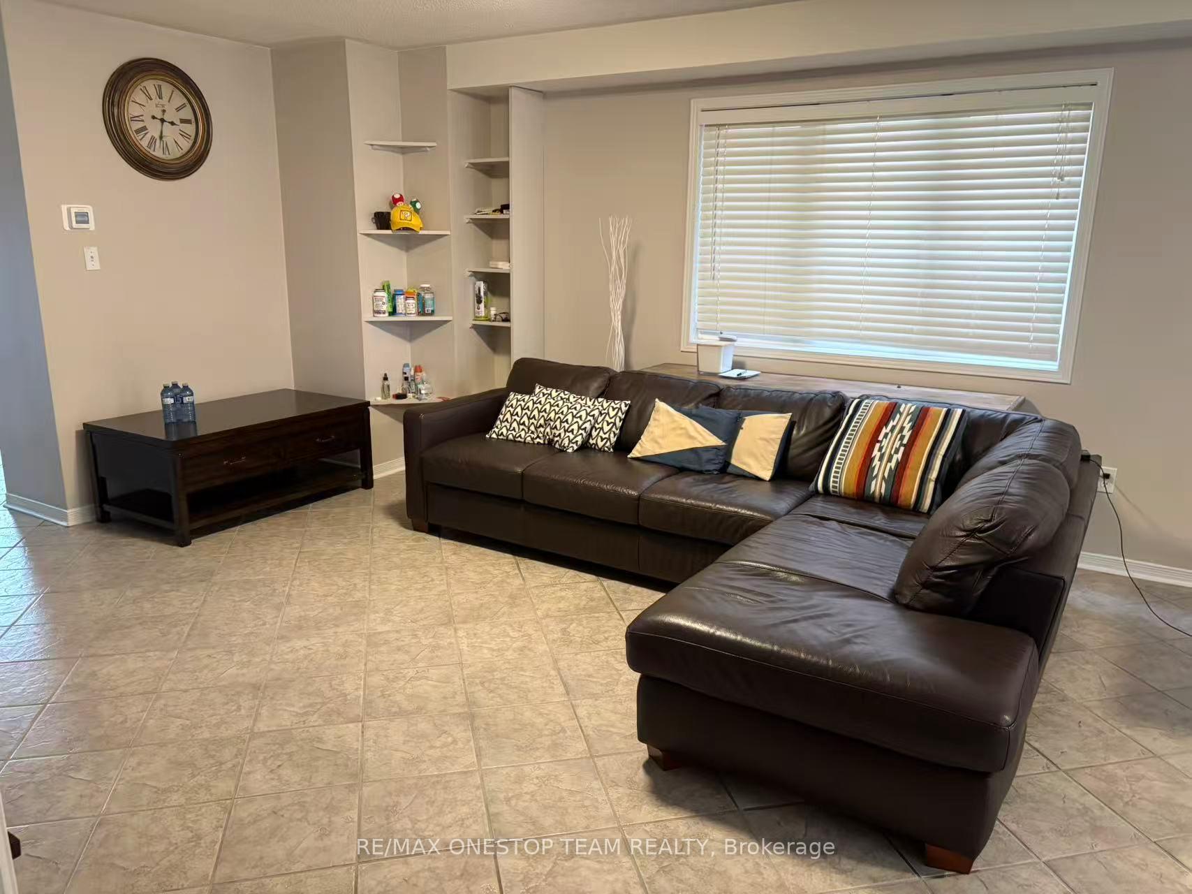 6988 Tassel Crescent, Mississauga 4