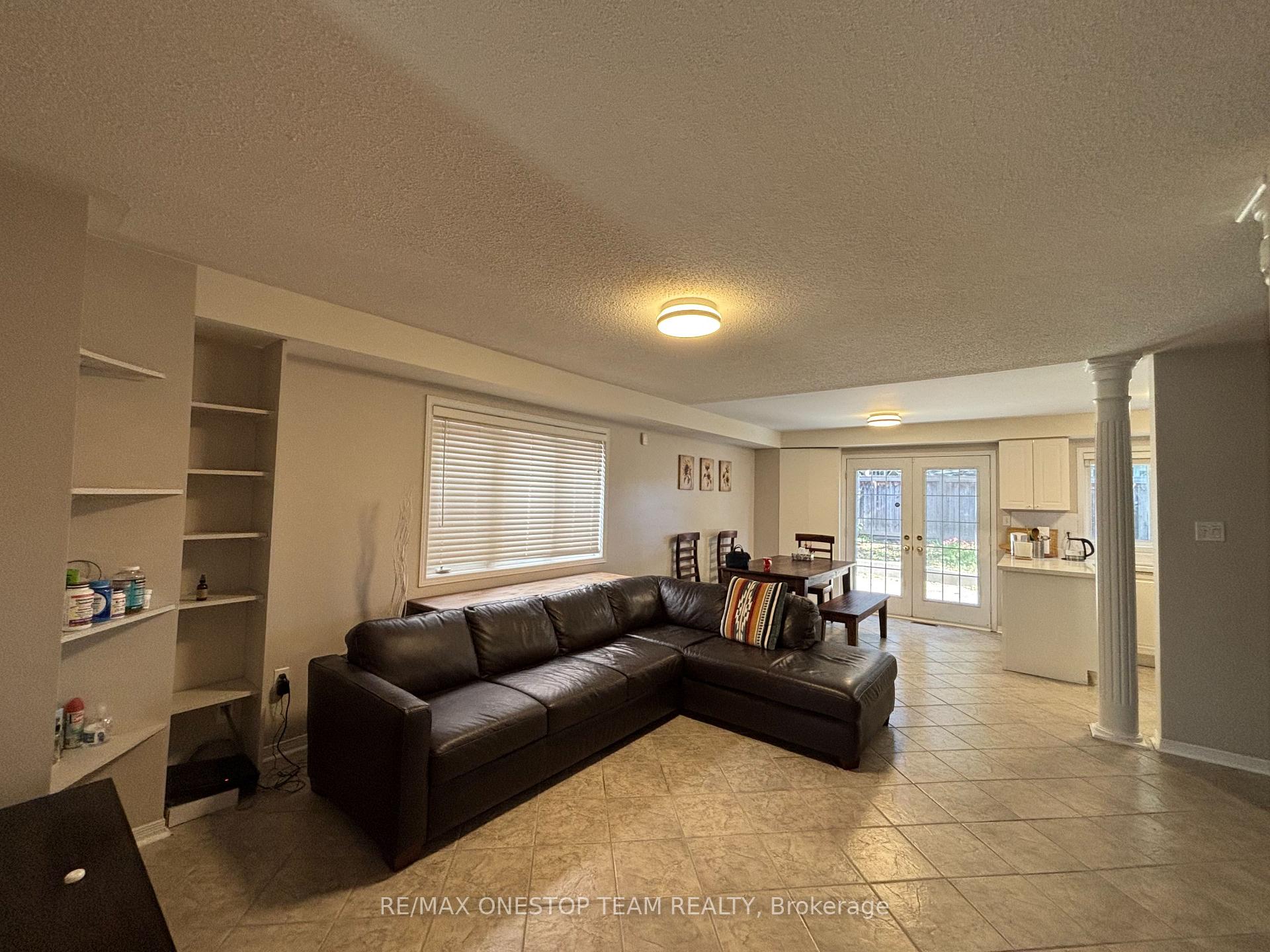 6988 Tassel Crescent, Mississauga 3