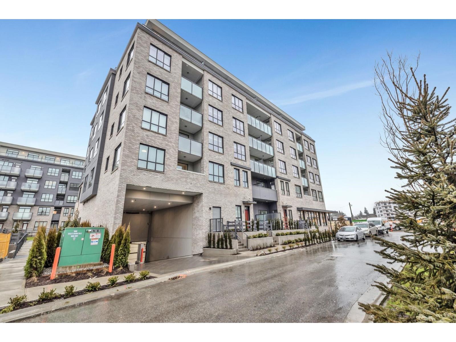 4F 15738 85 AVENUE, Surrey 2