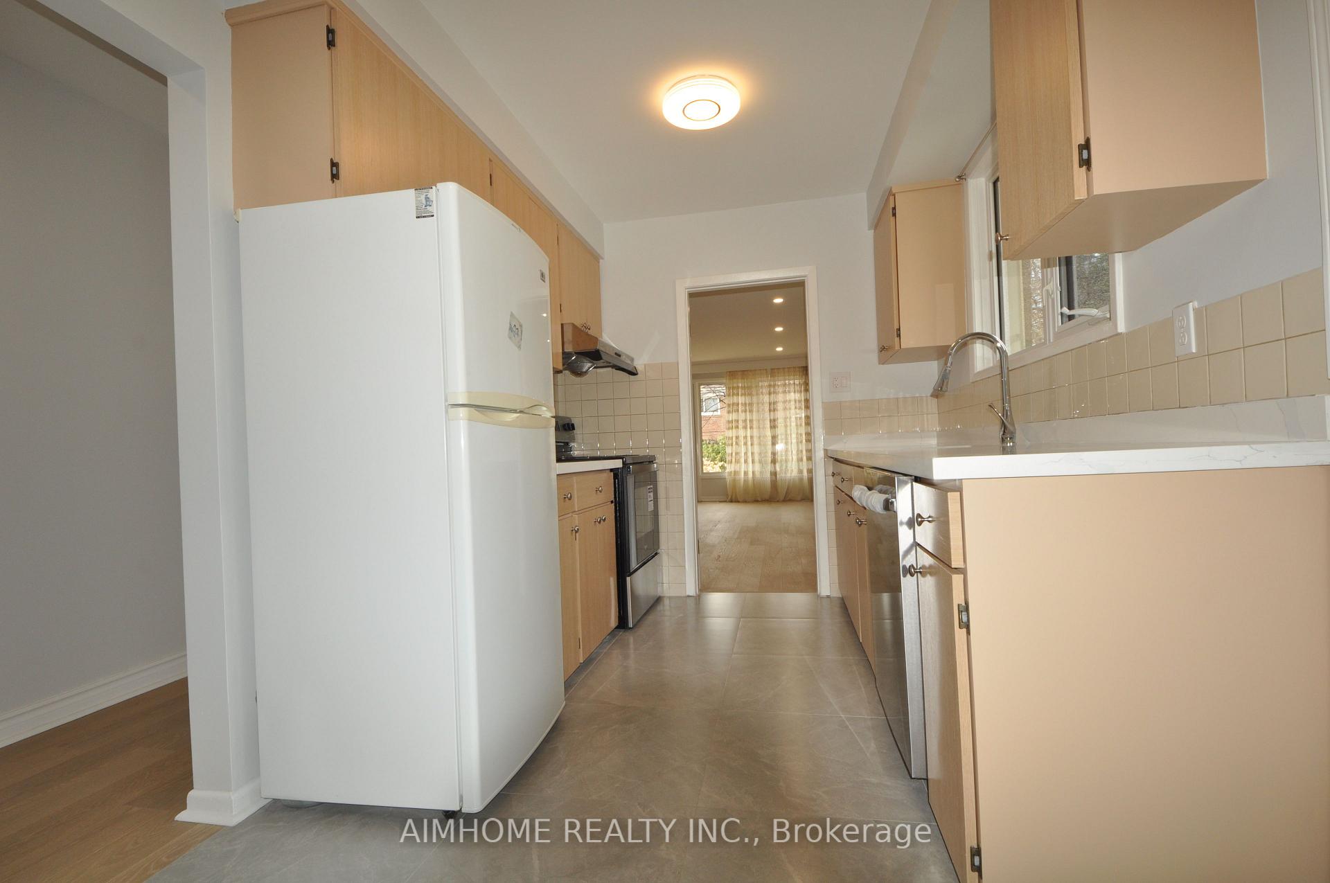 2 - 14 Dukinfield Crescent, Toronto 4