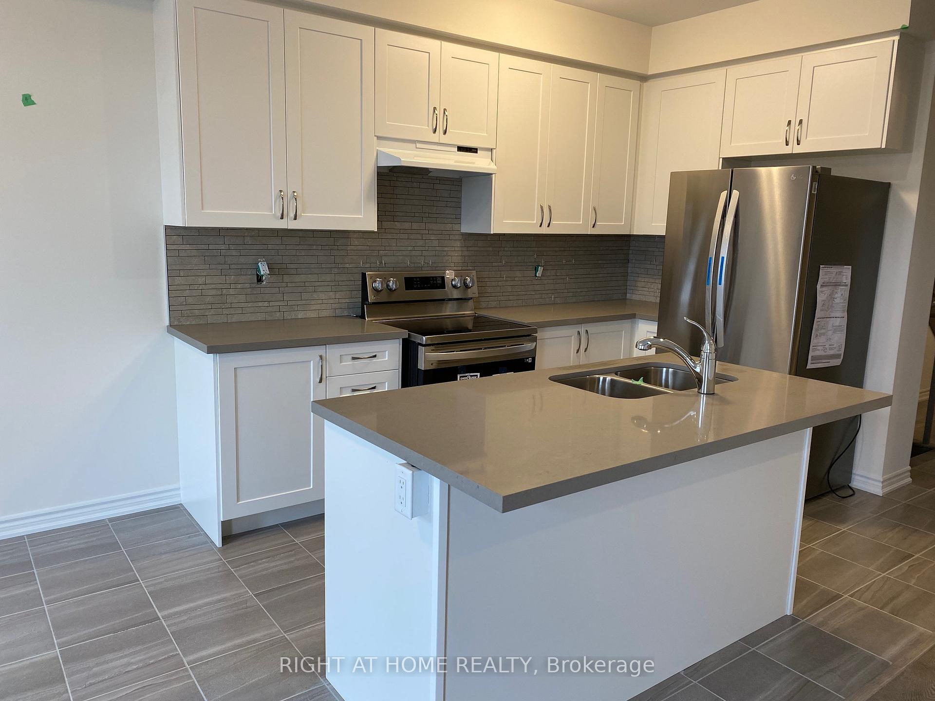 2250 Grainger Loop, Innisfil 2