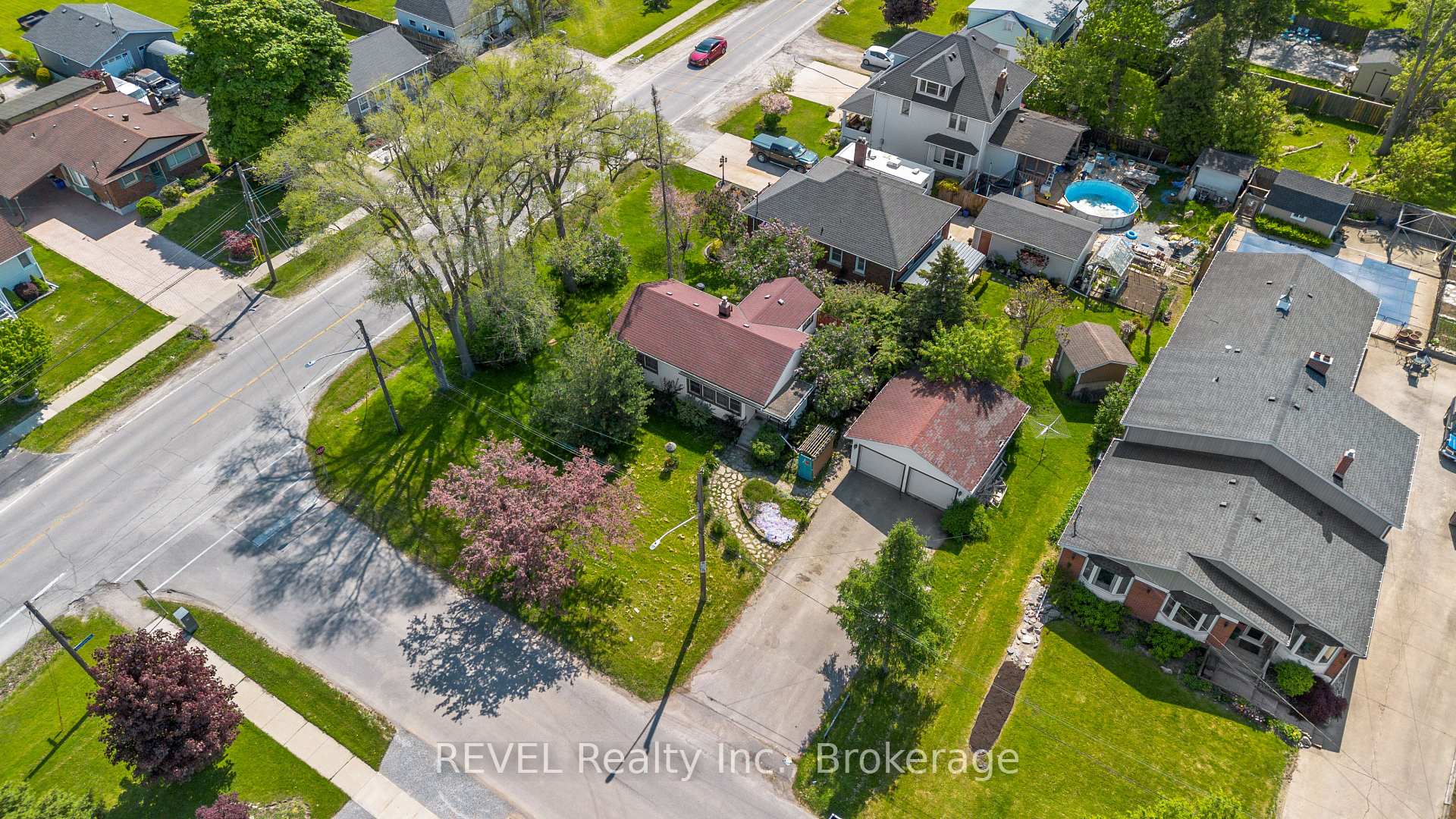 7962 Booth Street, Niagara Falls 2