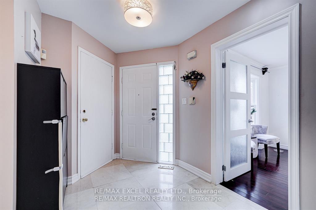 Upper - 70 Weldrick Road E, Richmond Hill 4