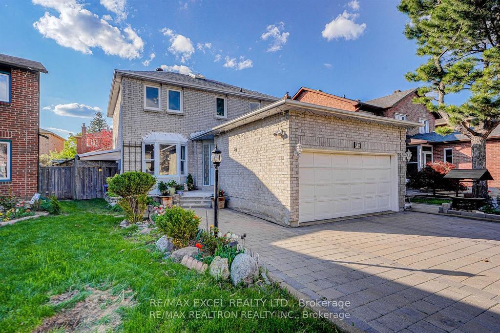 Upper - 70 Weldrick Road E, Richmond Hill 2