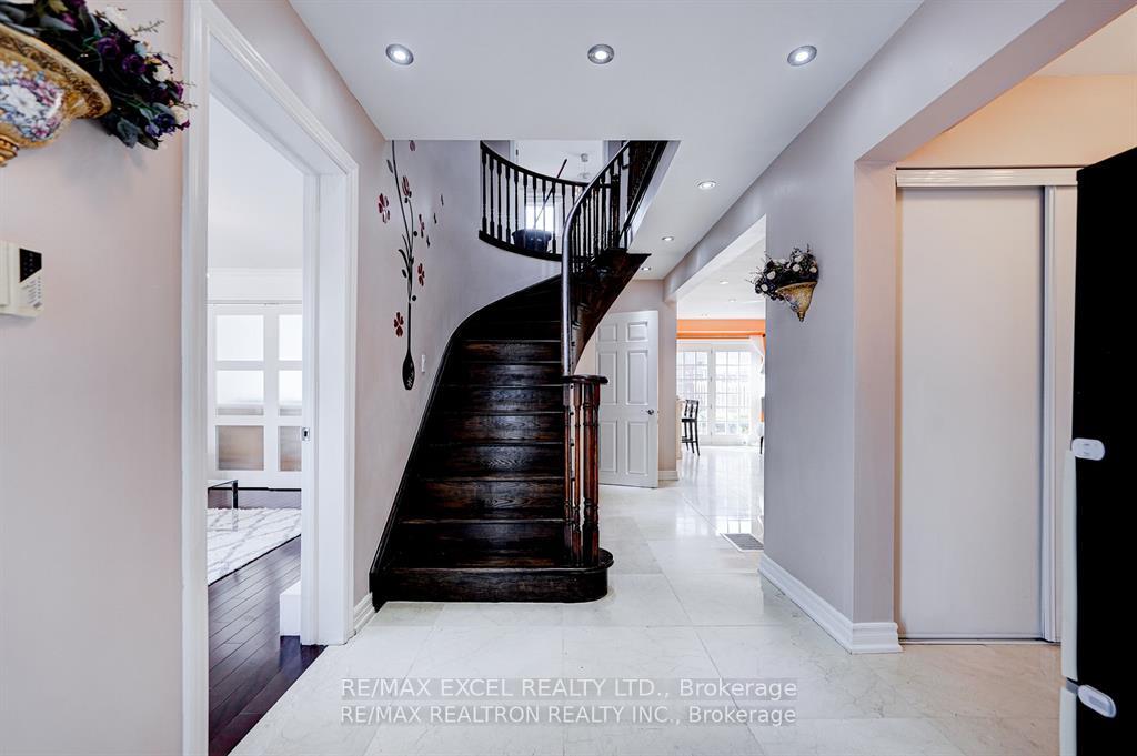 Upper - 70 Weldrick Road E, Richmond Hill 5