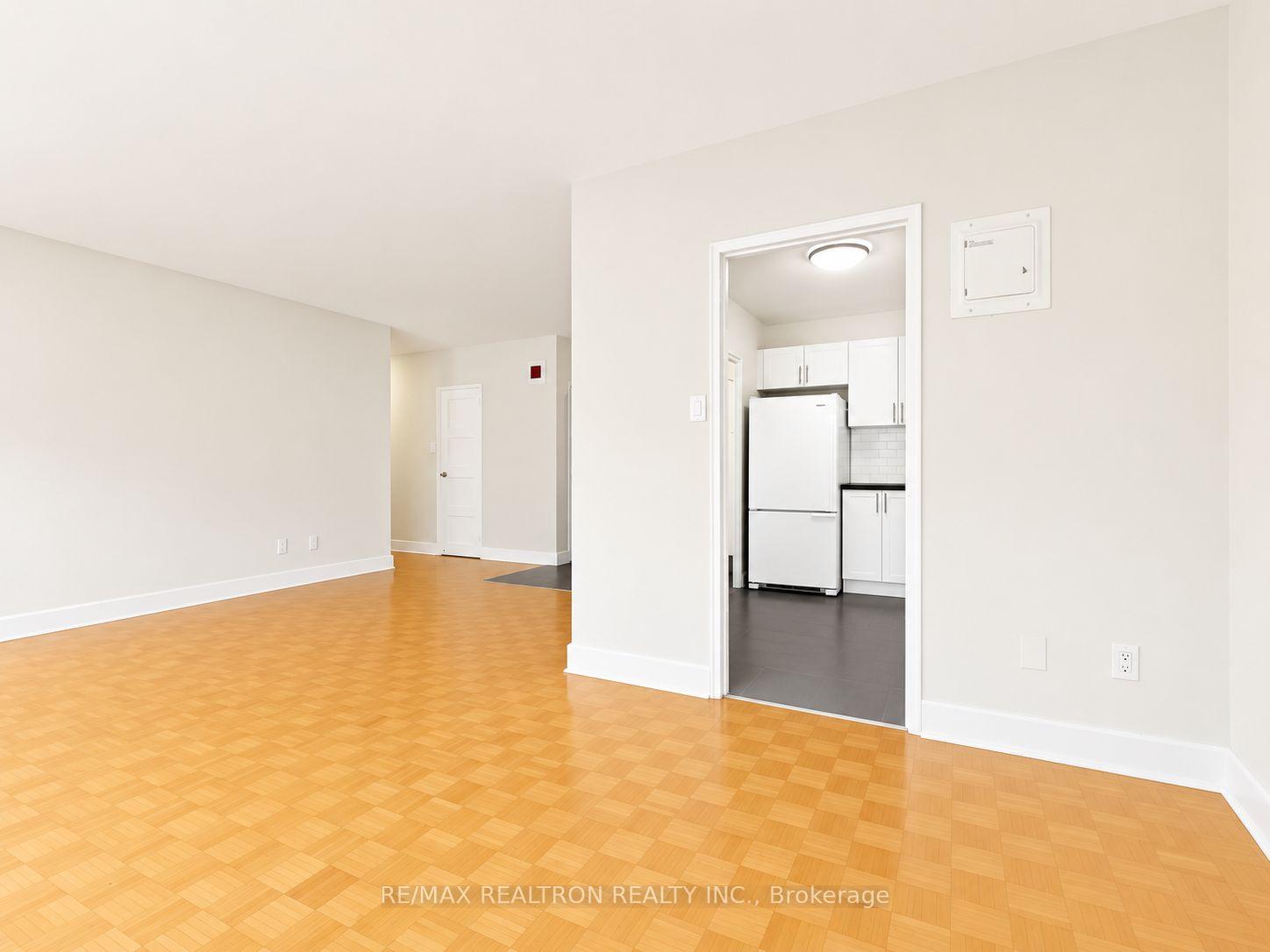 307 - 10 Shallmar Boulevard, Toronto 5