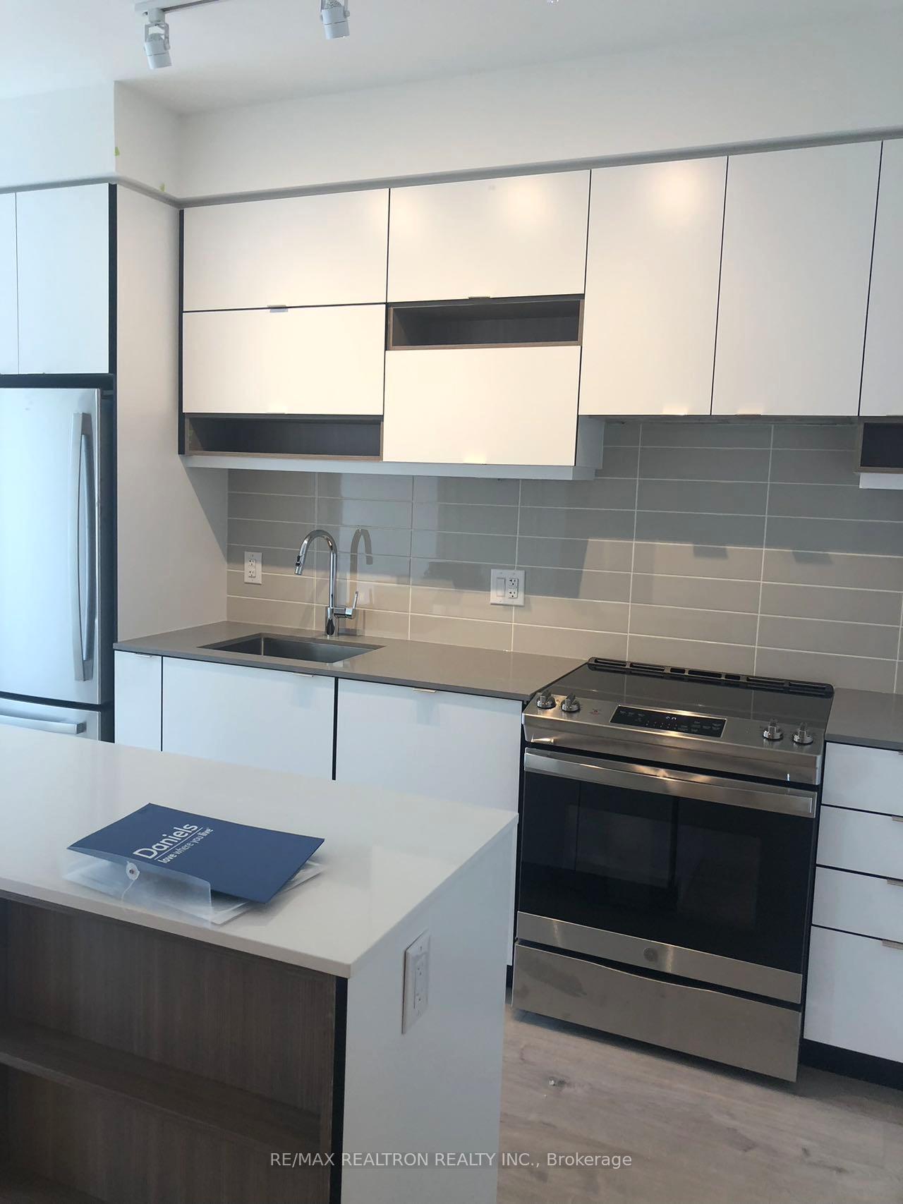 3301 - 4065 Confederation Parkway, Mississauga 5