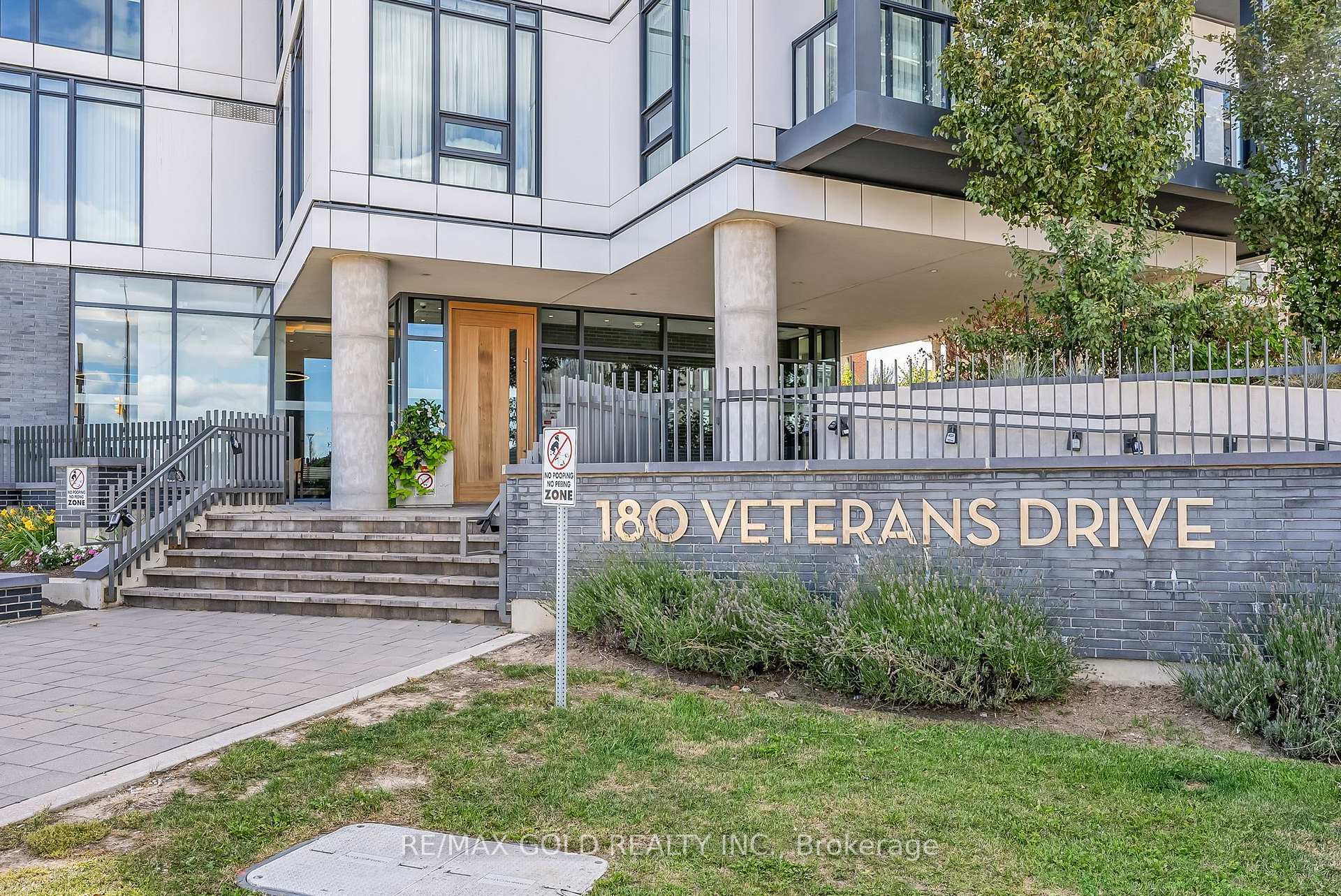 208 - 180 Veterans Drive, Brampton 2