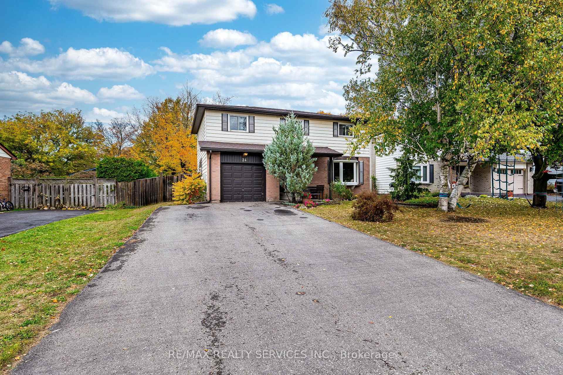 24 Carberry Road Street Erin Ontario Canada Sale residential Lets talk Real Estate RE/MAX Realty Services Inc., Brokerage*