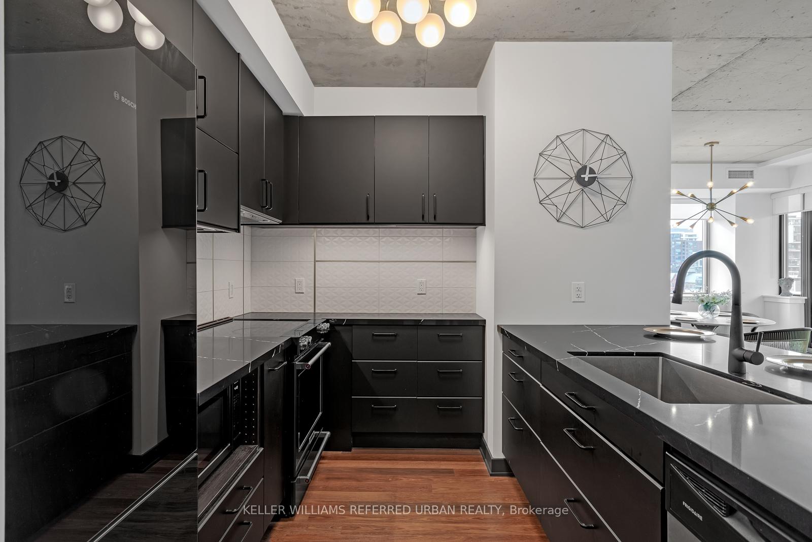 710 - 400 Wellington Street W, Toronto 4
