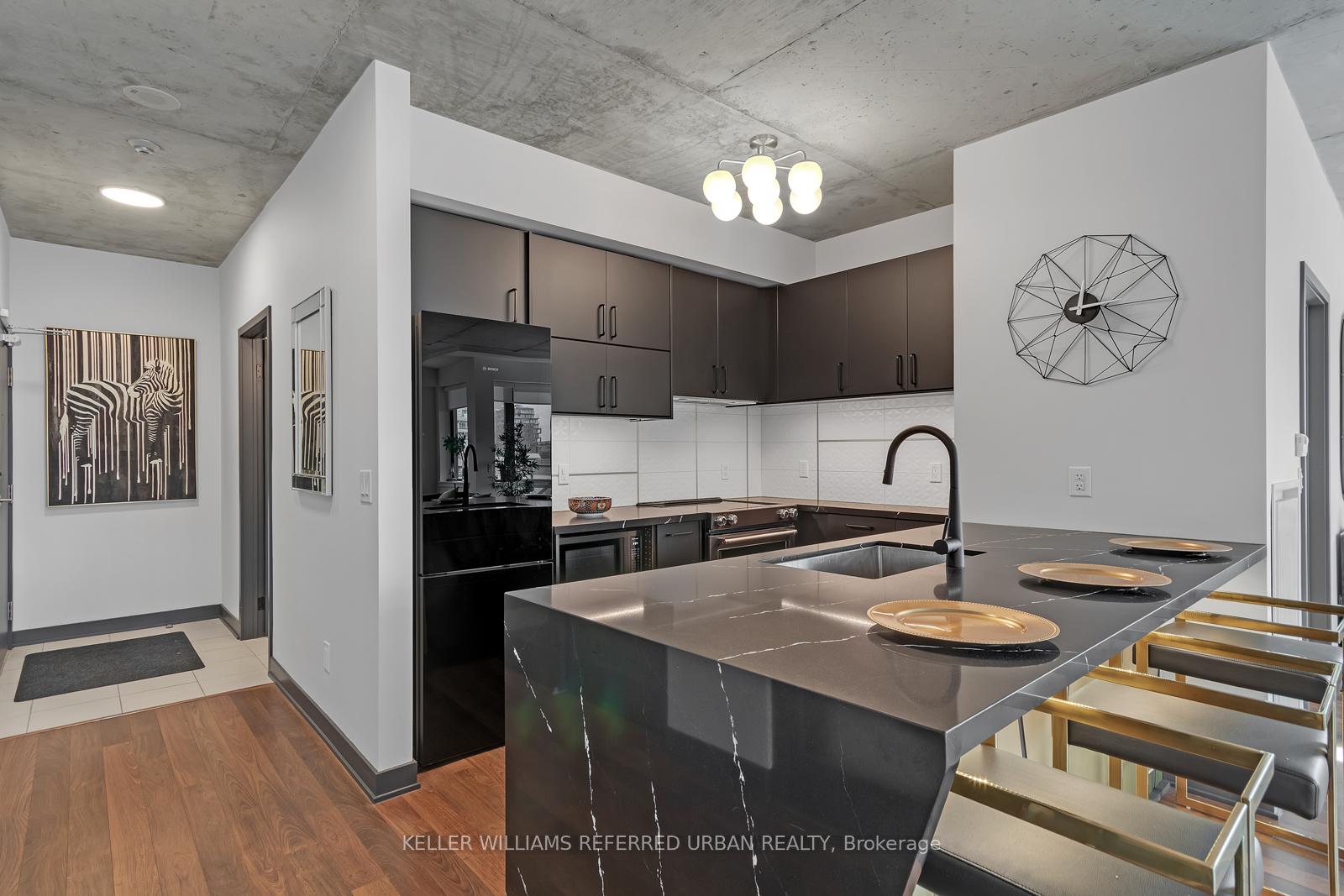 710 - 400 Wellington Street W, Toronto 5