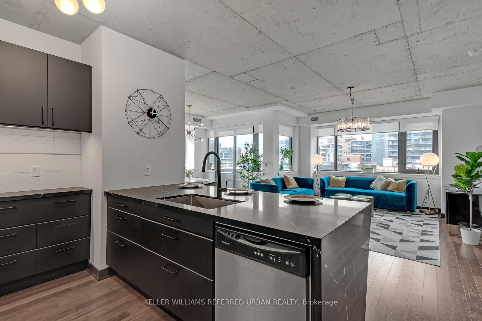 710 - 400 Wellington Street W, Toronto 3