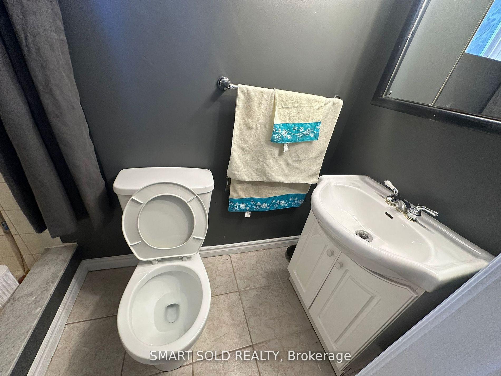 41 Maybourne (Basement) Avenue, Toronto 5