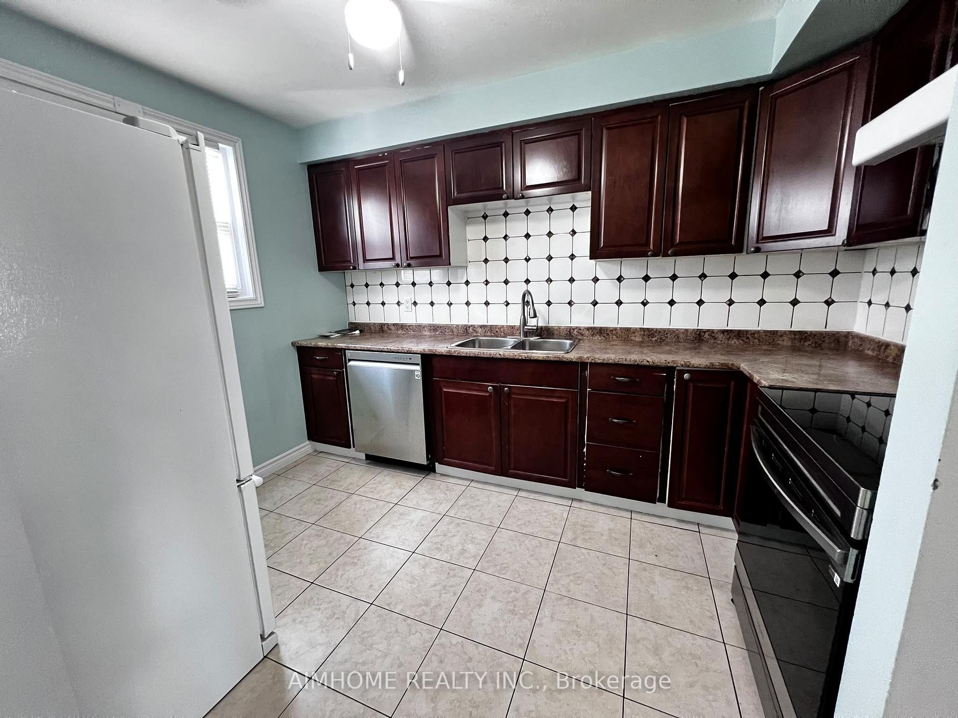 676 Balsam Crescent, Oshawa 3
