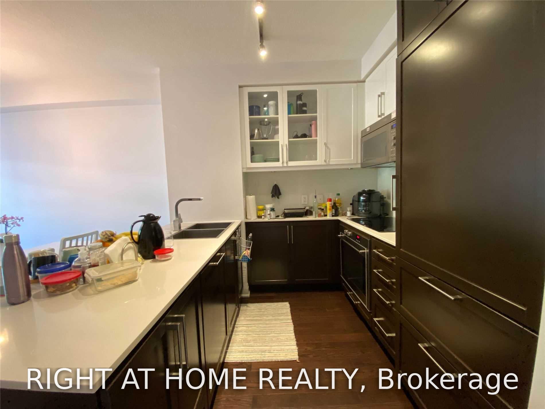 224 - 21 Clairtrell Road, Toronto 4