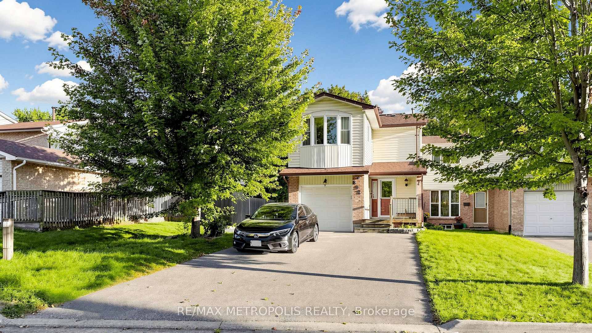 892 Gentry Crescent, Oshawa 2