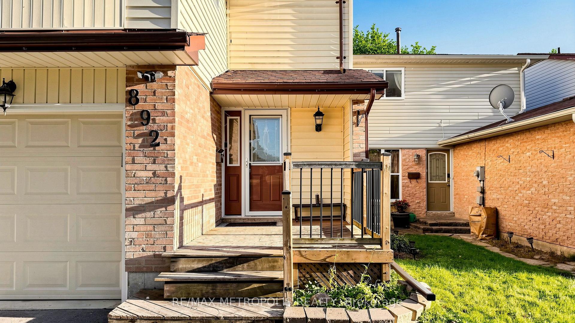 892 Gentry Crescent, Oshawa 3