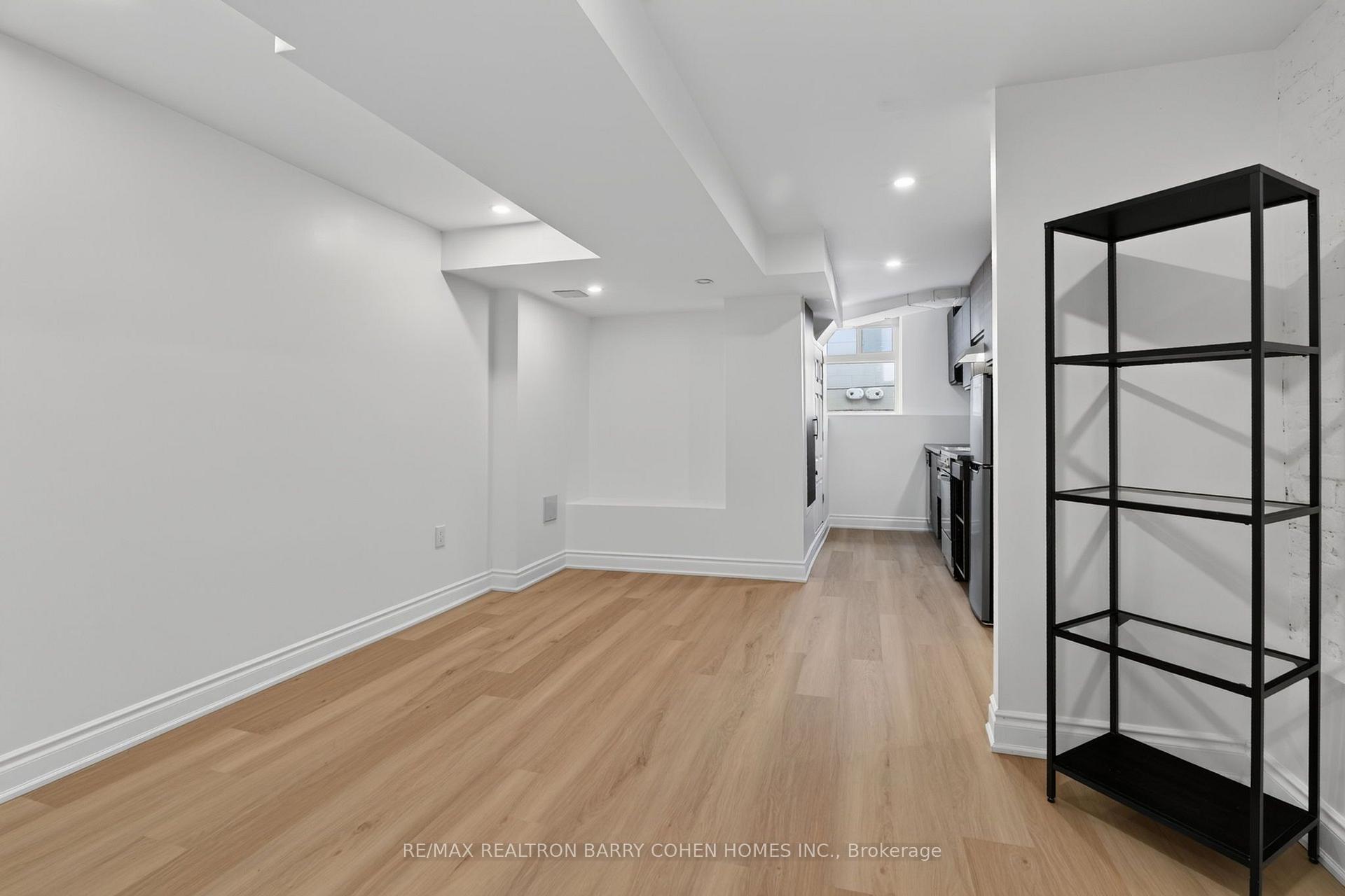 Lower - 371 Howland Avenue, Toronto 5