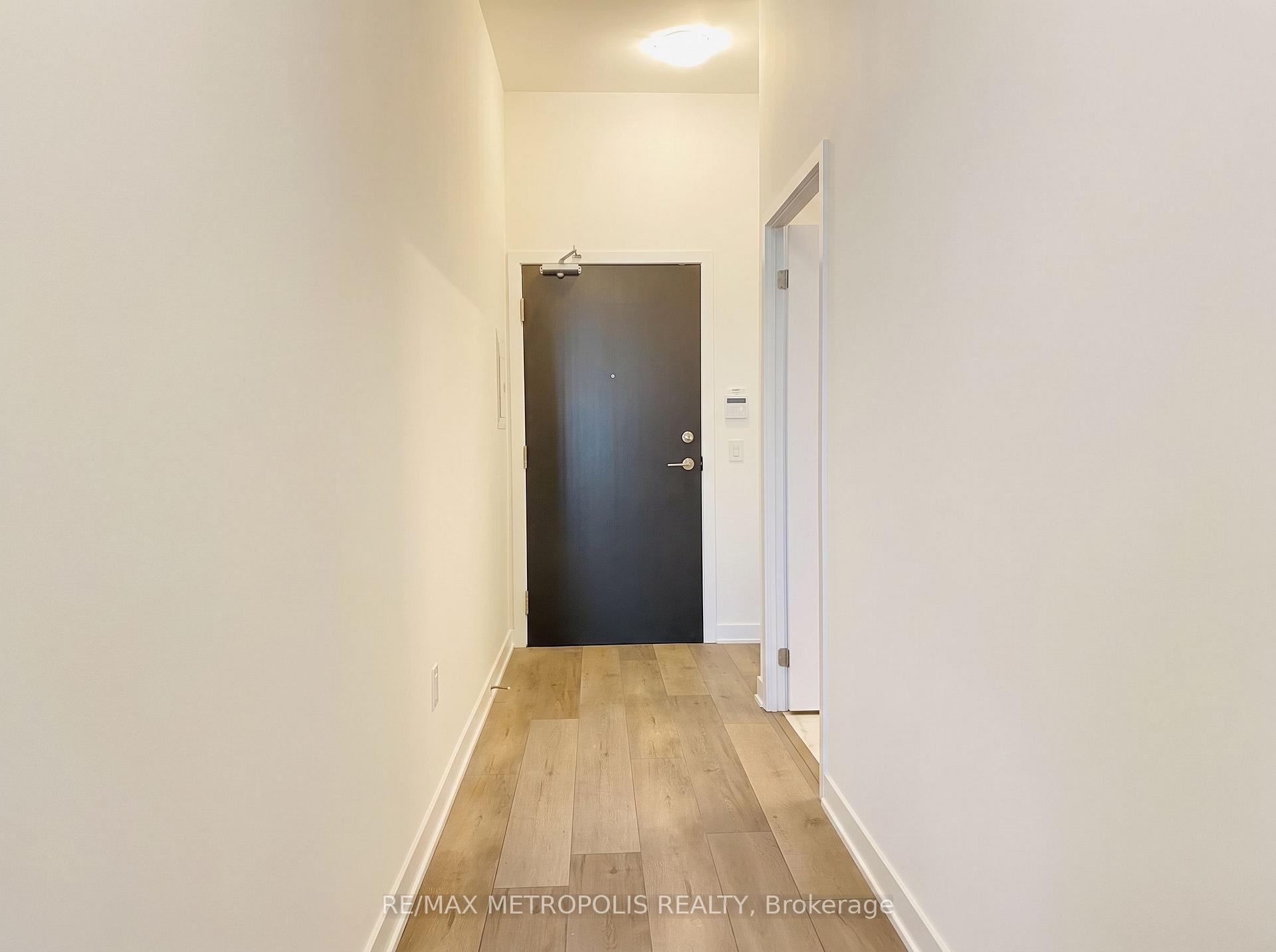 211 - 10 Honeycrisp Crescent, Vaughan 2