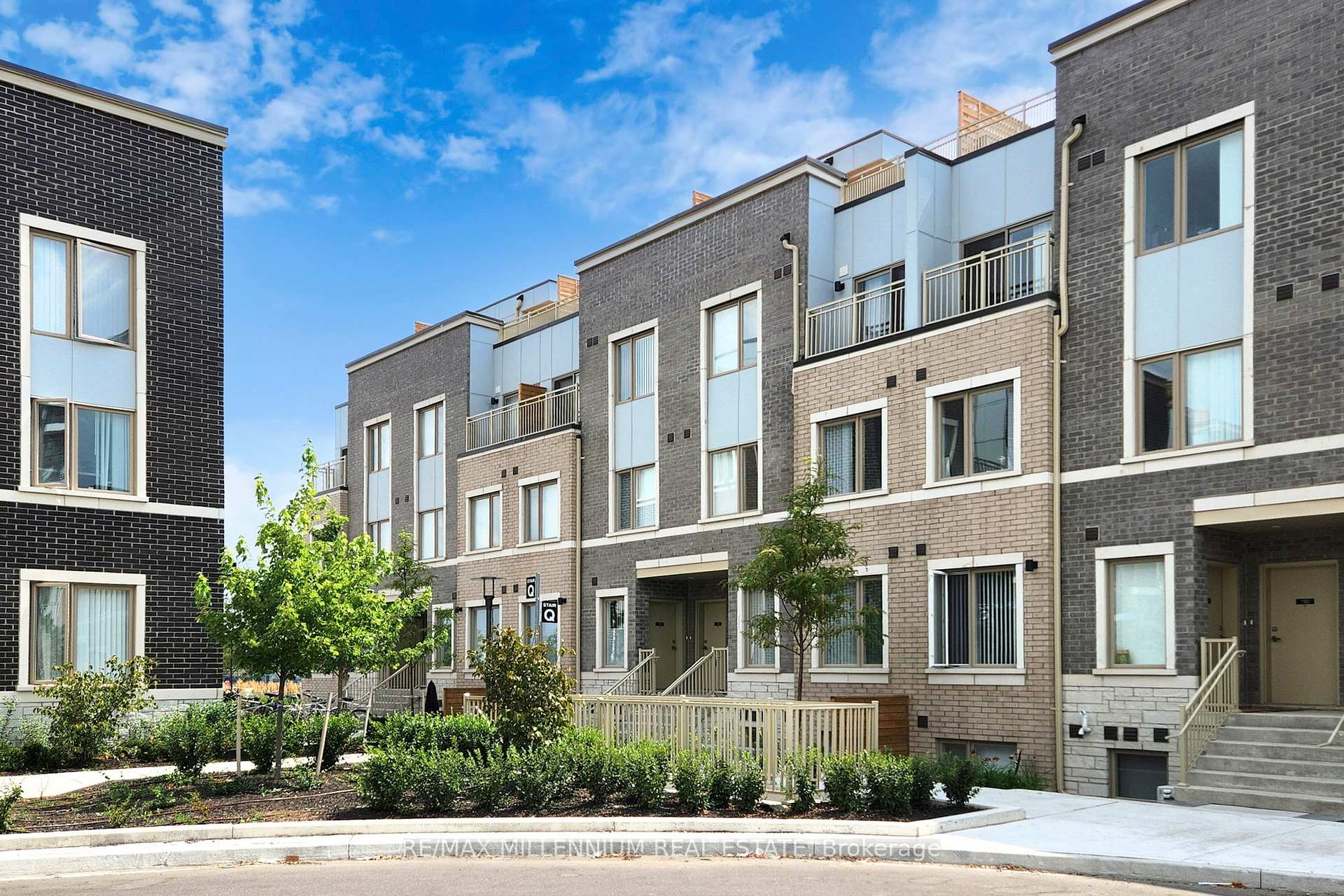 TH 350 - 100 Honeycrisp Crescent, Vaughan 2