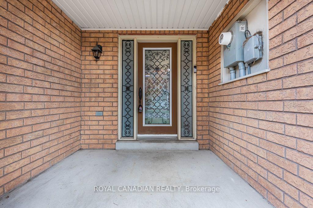 22 Bay Breeze Drive, Brampton 5