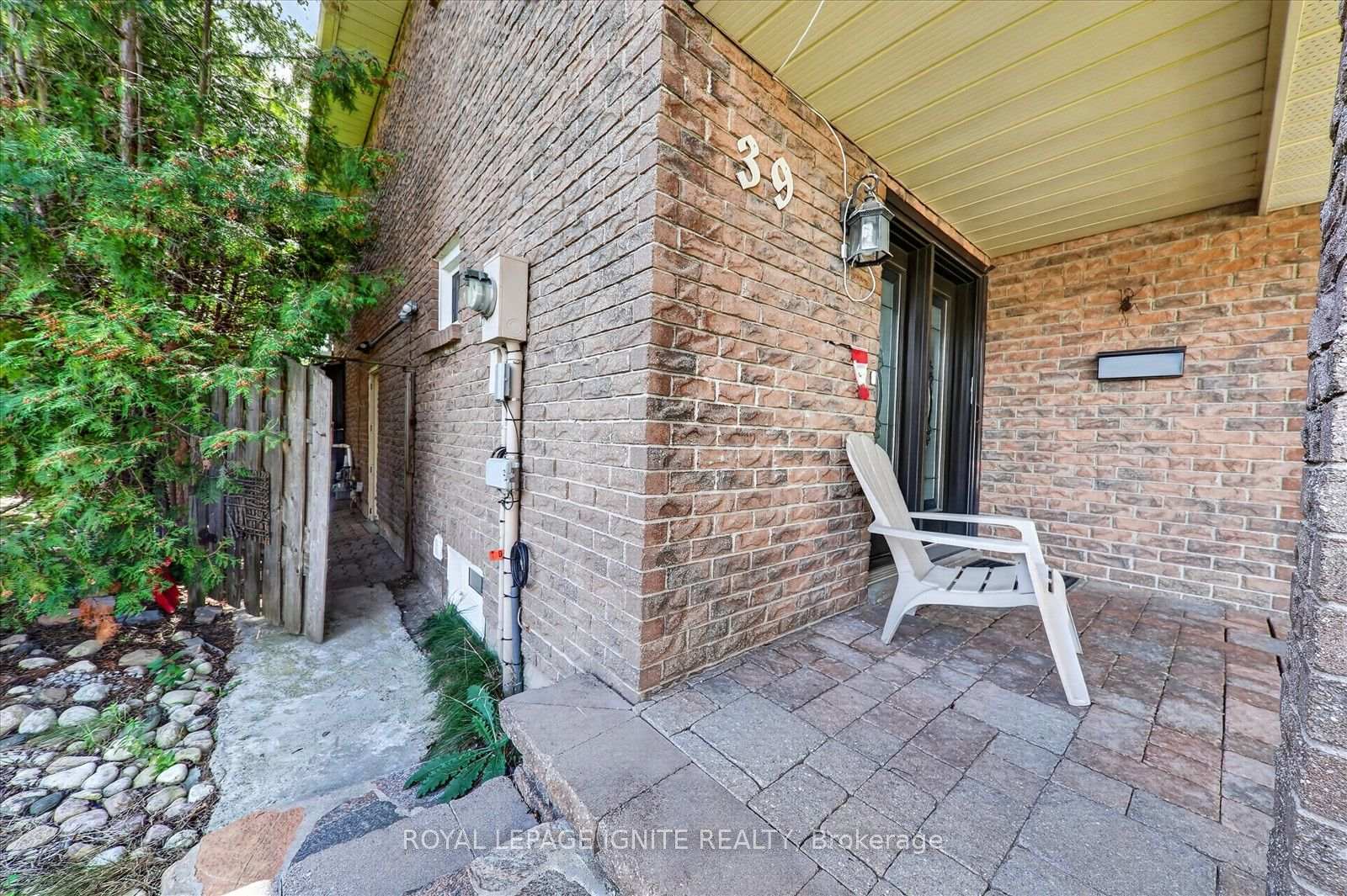 39 Longfellow Court, Whitby 4