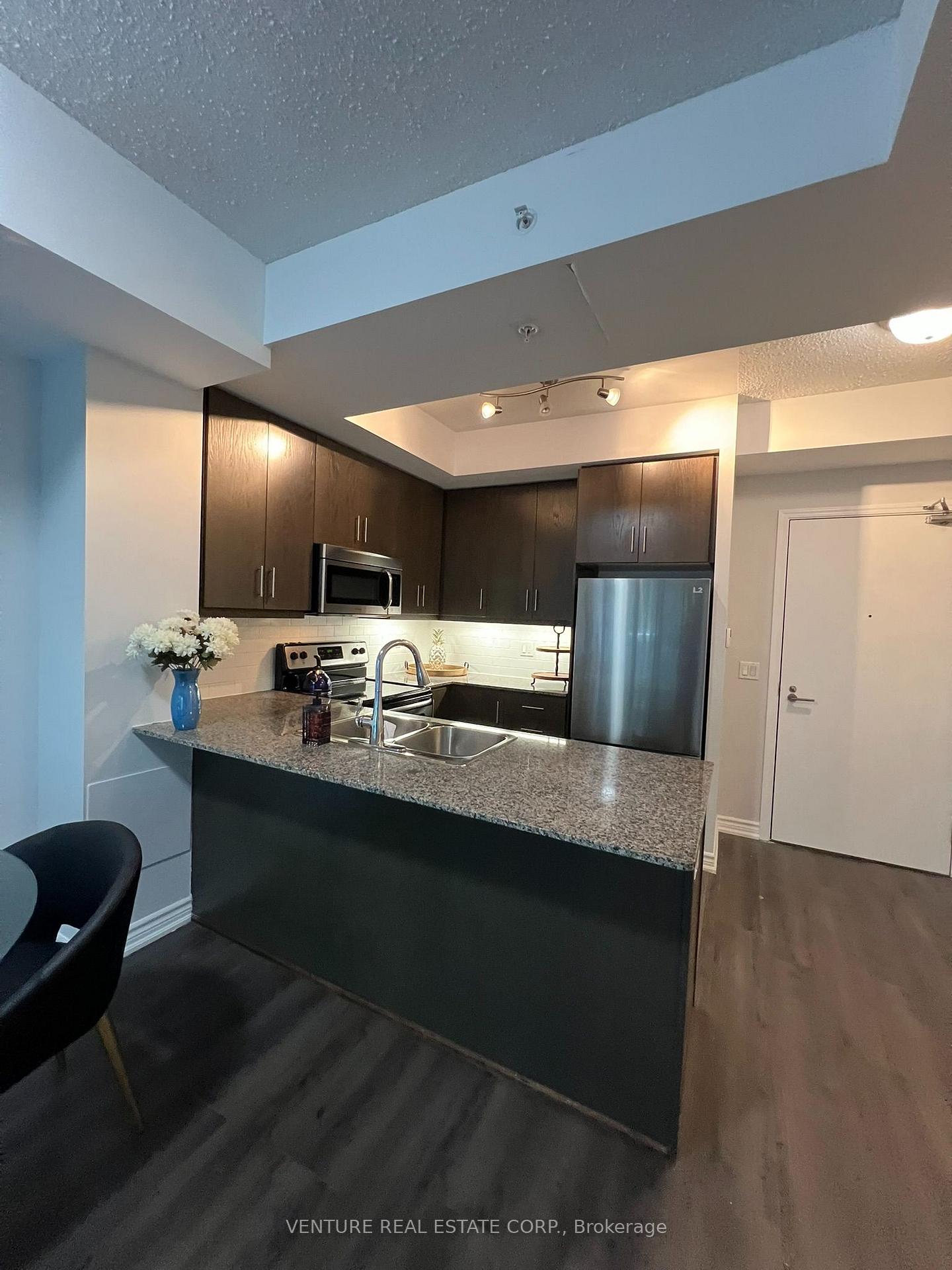 718 - 15 James Finlay Way, Toronto 5