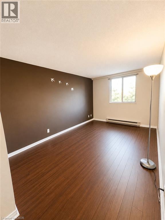 212 - 18 HOLBORN Court Unit# 212, Kitchener 3