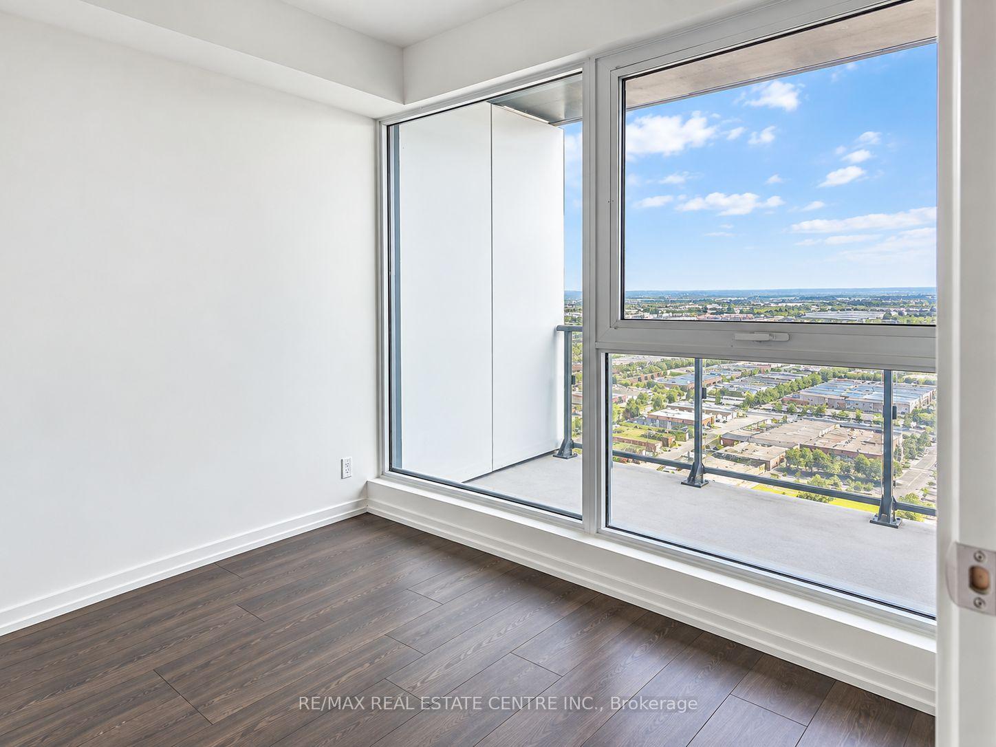 3915 - 1000 Portage Parkway, Vaughan 5