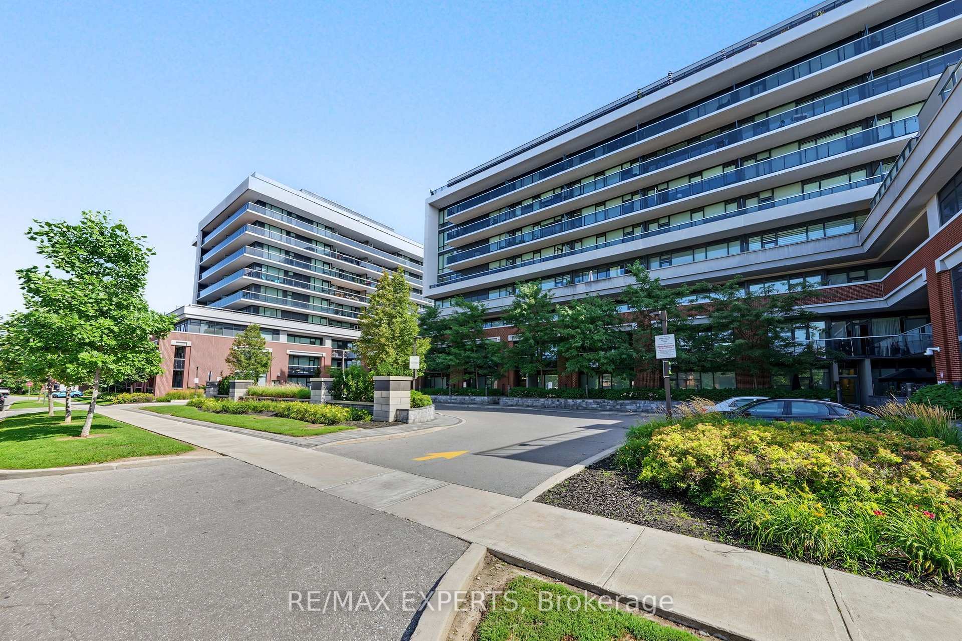 117 - 4800 Highway 7 Vaughan Ontario Canada Sale residential   Re/Max Experts, Brokerage*