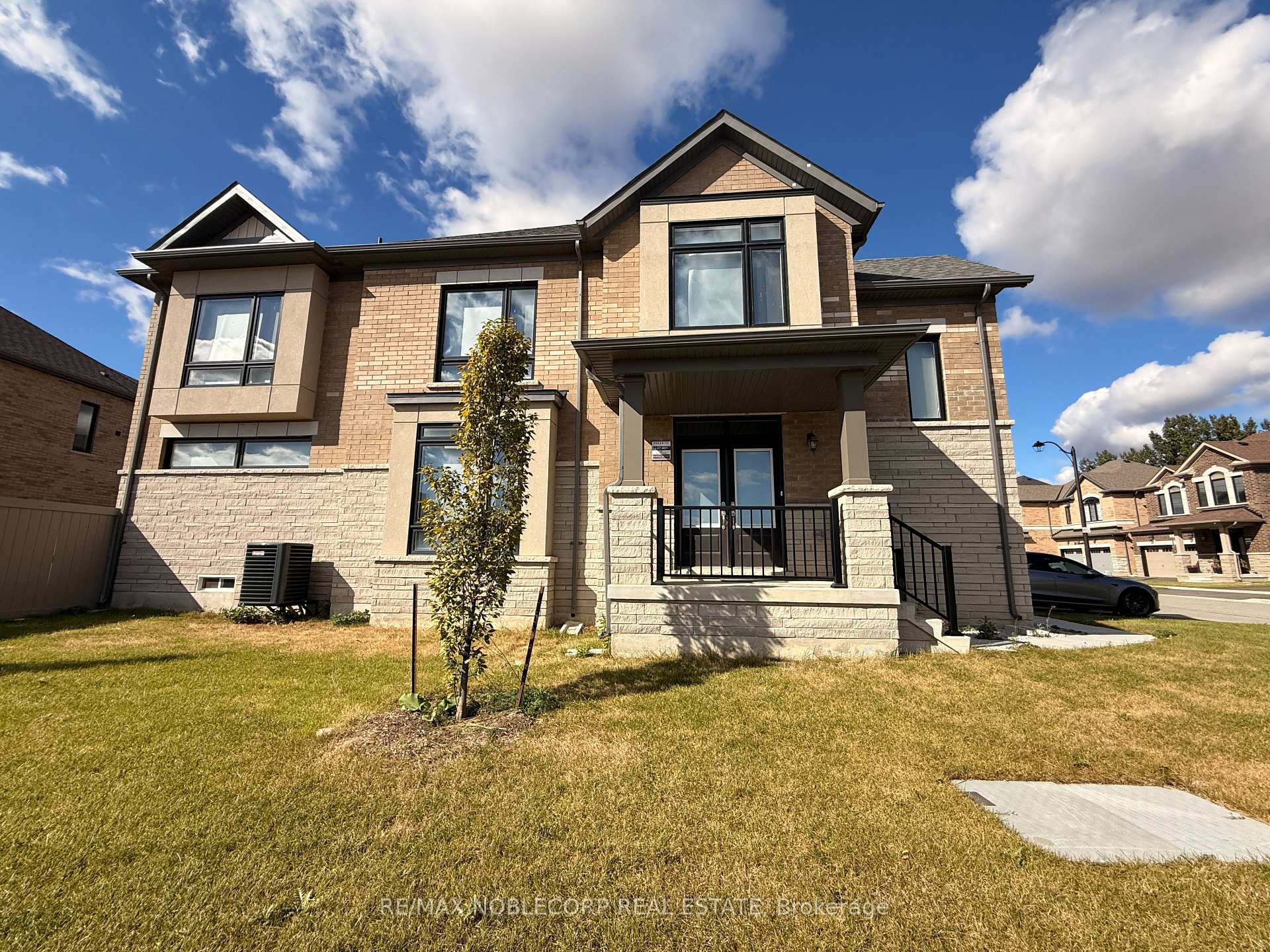 45 Arnold Circle, Brampton 2