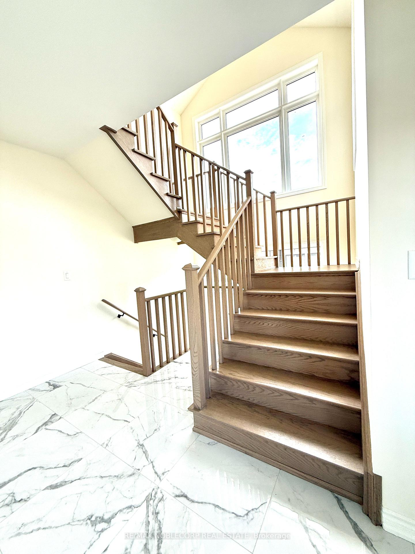 45 Arnold Circle, Brampton 4